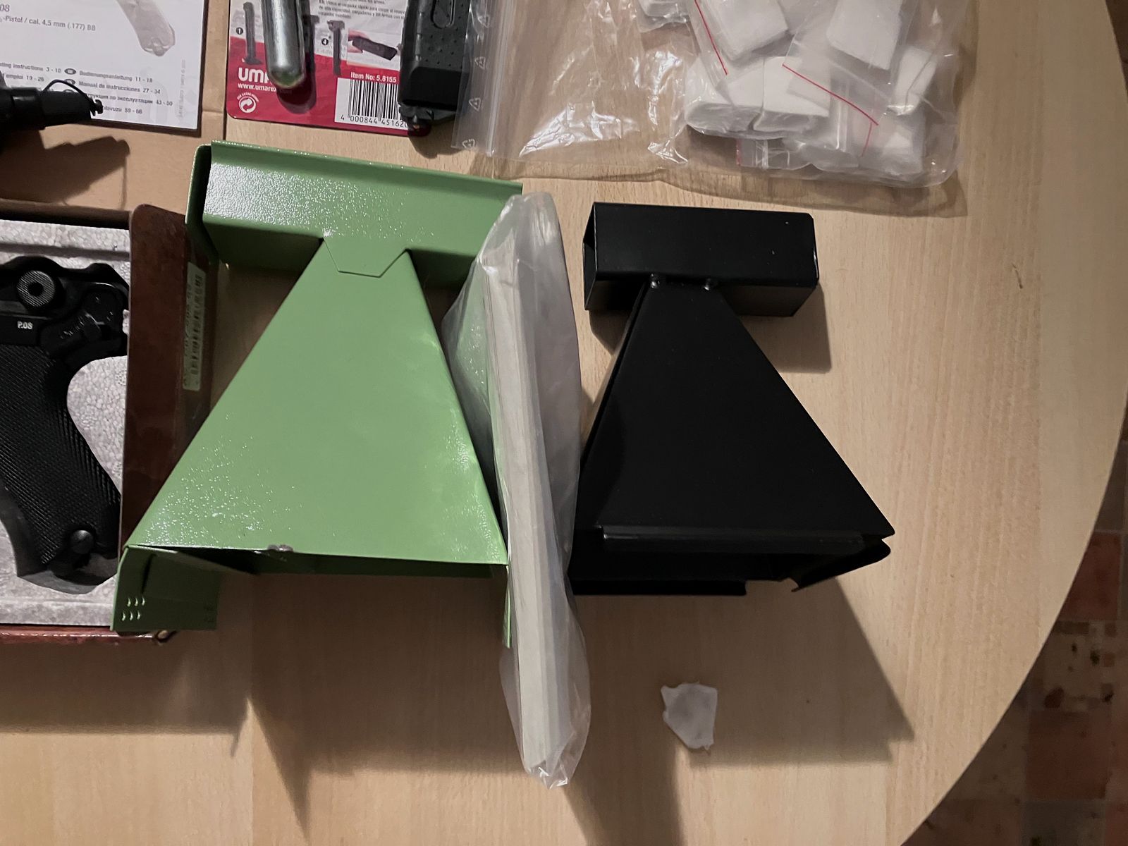 Luger P08 4.5mm Blowback z wyposażeniem