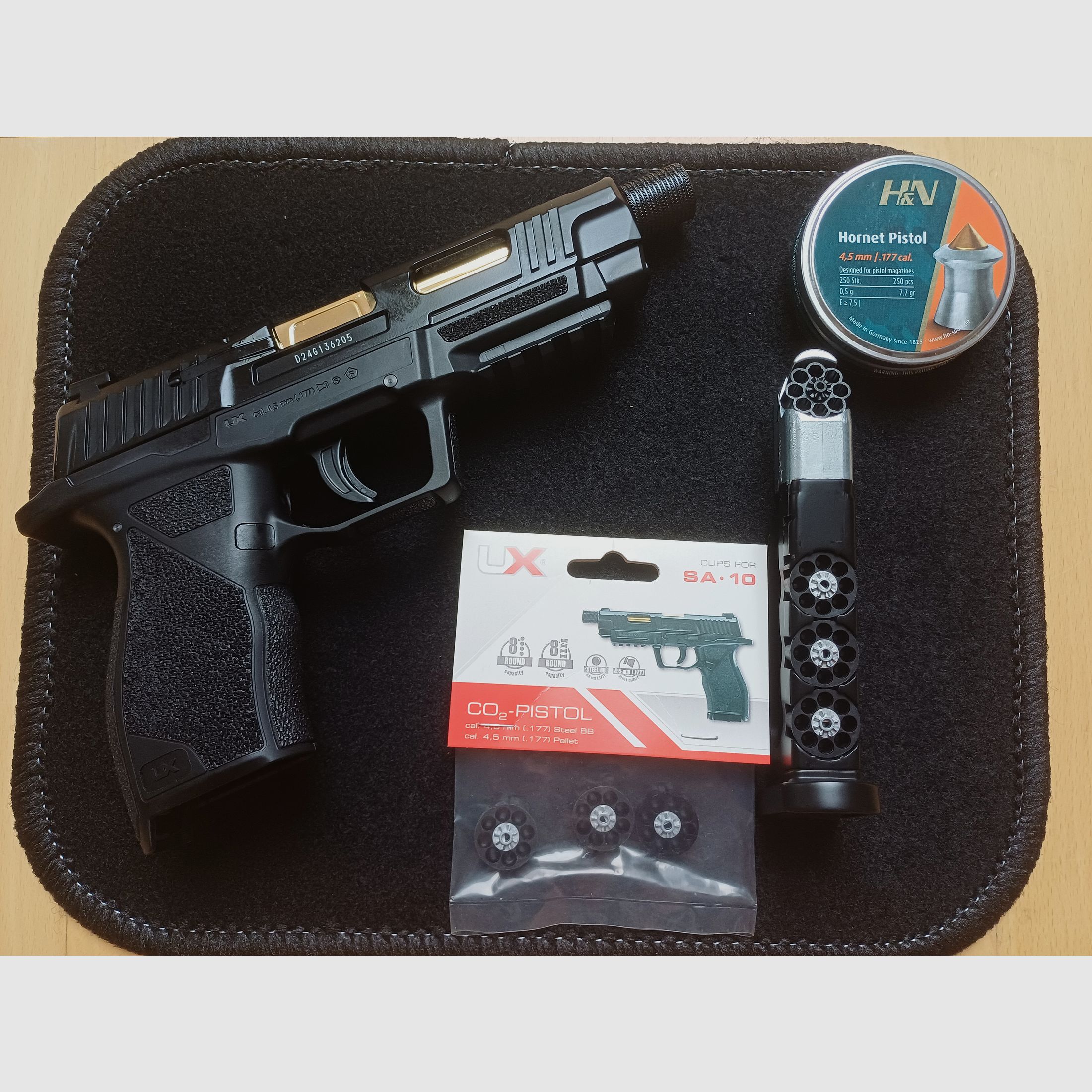 Umarex UX SA10 Co2 air pistol with additional magazines and Hornet diabolo pellets with original packaging