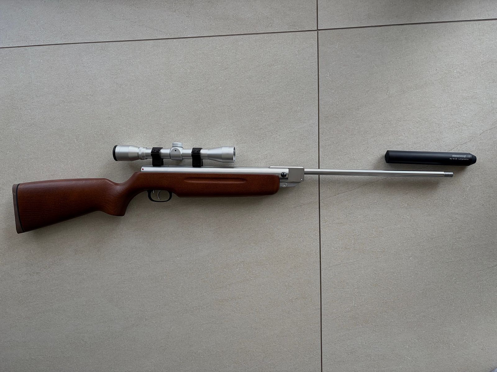Weihrauch HW35 K Cal. 4,5 mm (.177) con scope y Weihrauch suppressor – Like new