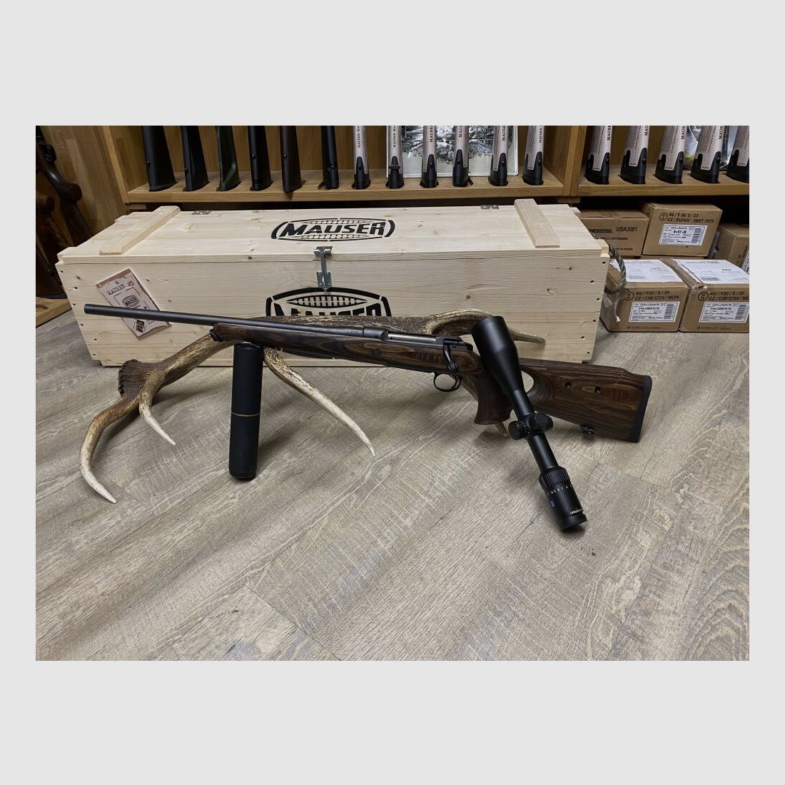 Sauer 101 GTI, à gauche, avec Zeiss Conquest V4 3-12x56