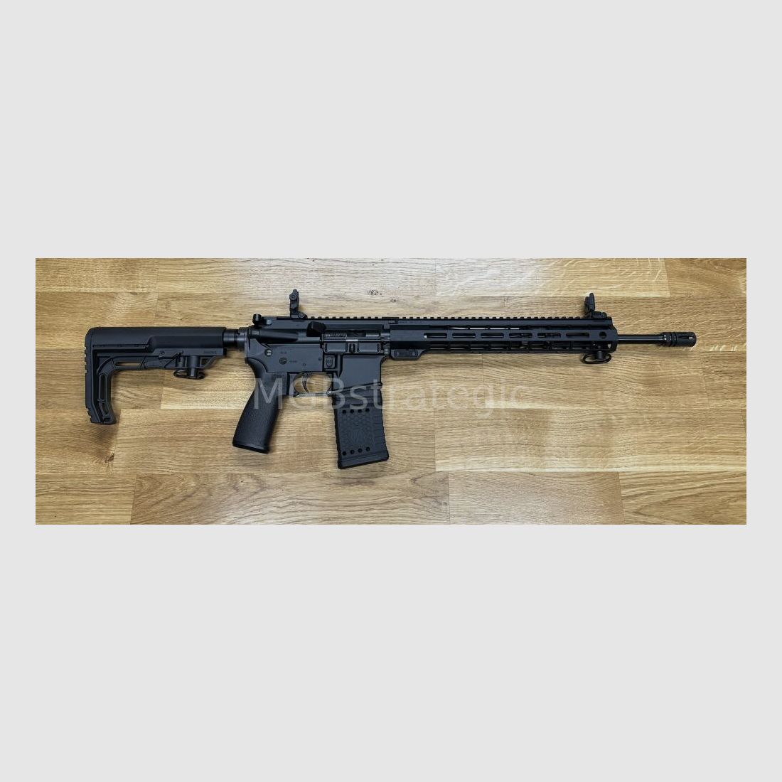 Windham Weaponry R16 Superlight - 2,64 kg - halbautom. Büchse .223Rem Gewicht ungeladen nur ca. 2,64 kg - SKU: R16SLSFSM - 16″ Superlight with Melonite QPQ Finish and A2 Flash Suppressor - 13" Windham M-Lok Handschutz System AR-15 AR15