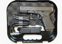 Glock pistol Glock 19 Gen4 in caliber 9mm Para (9x19) including accessories