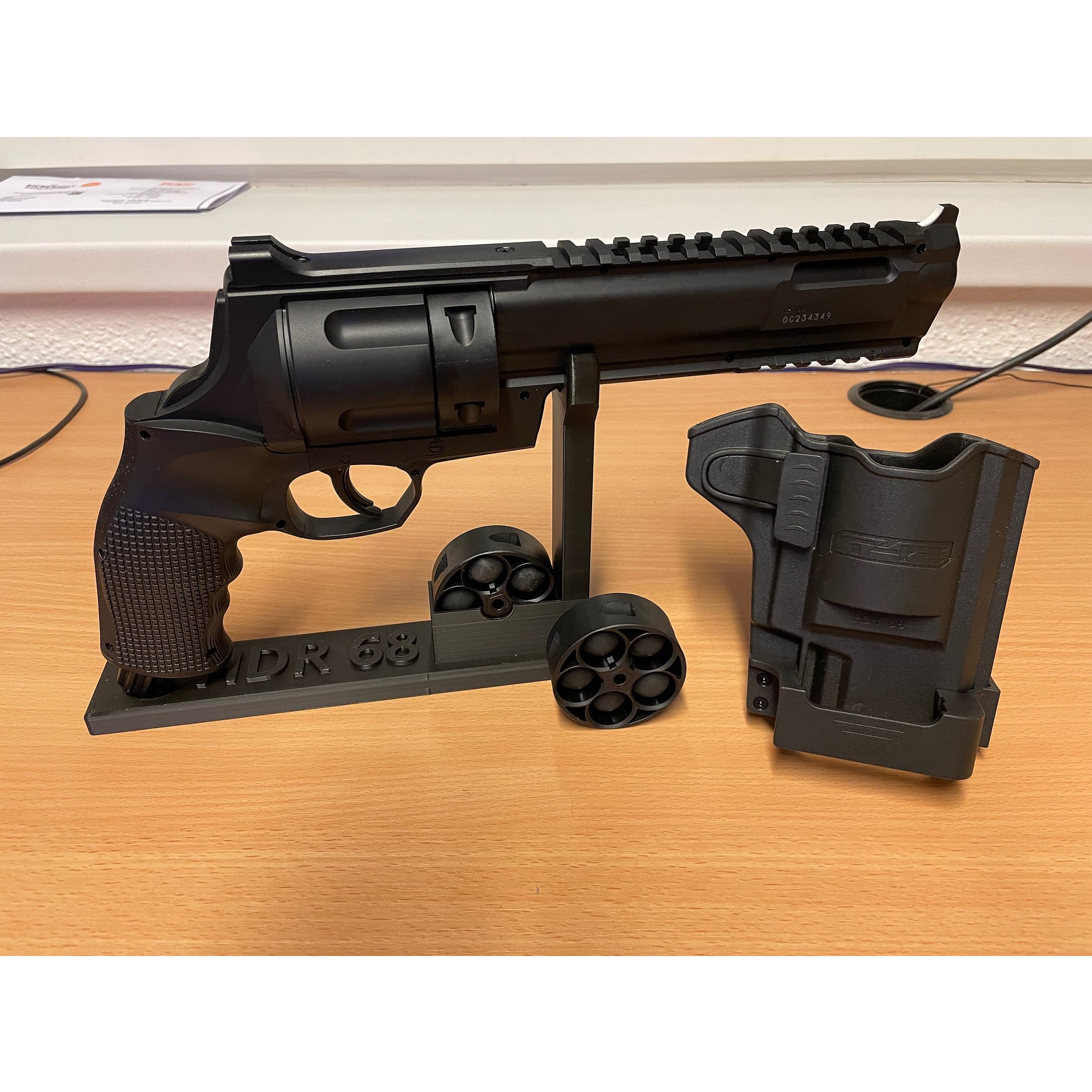 HDR 68 RAM Umarex T4E  Revolver/ mit Holster / plus 2 Magazine/ HDR 68 Pistolen Ständer/ Top Zustand 