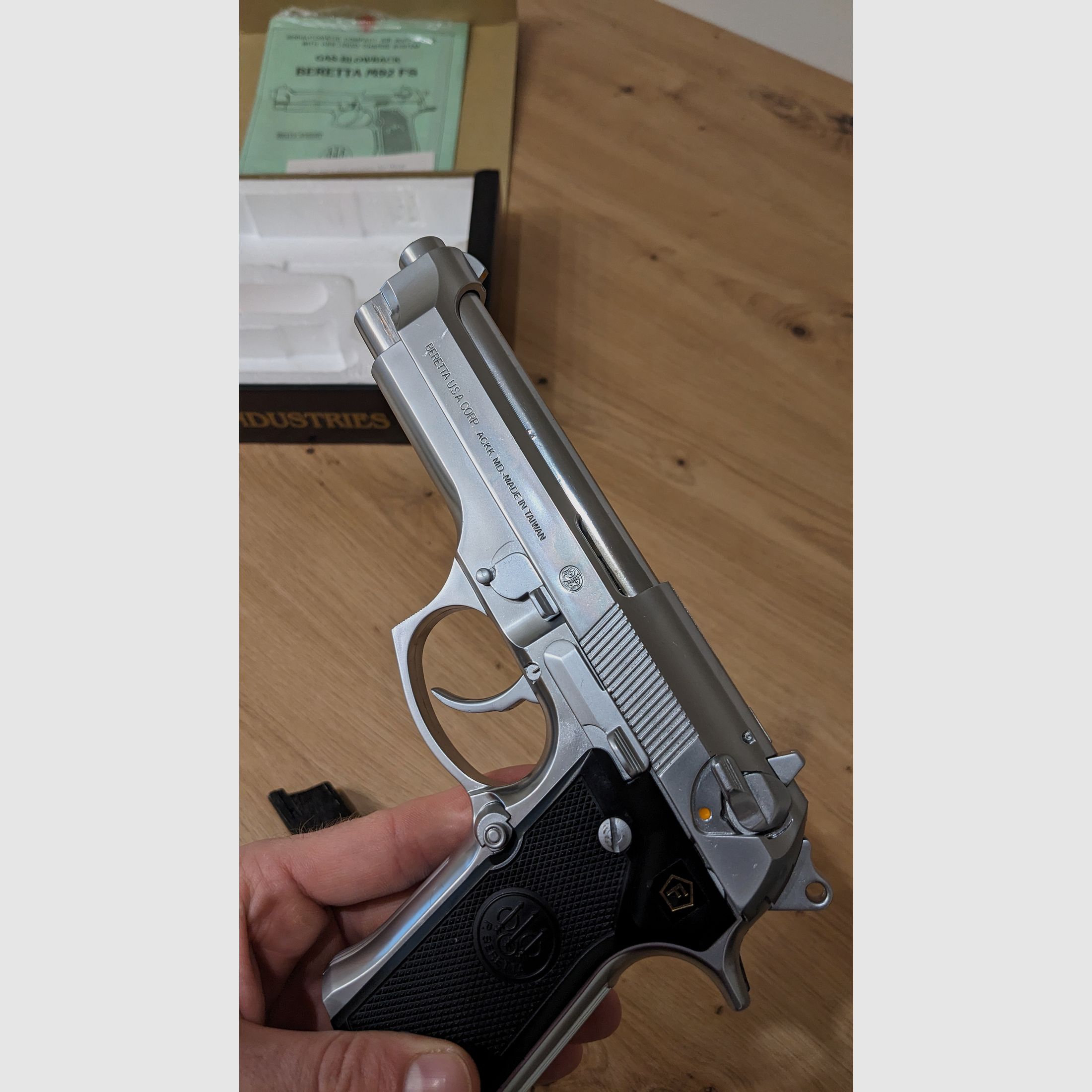 Beretta M92 FS / Omega Industries / Gas-Blowback 