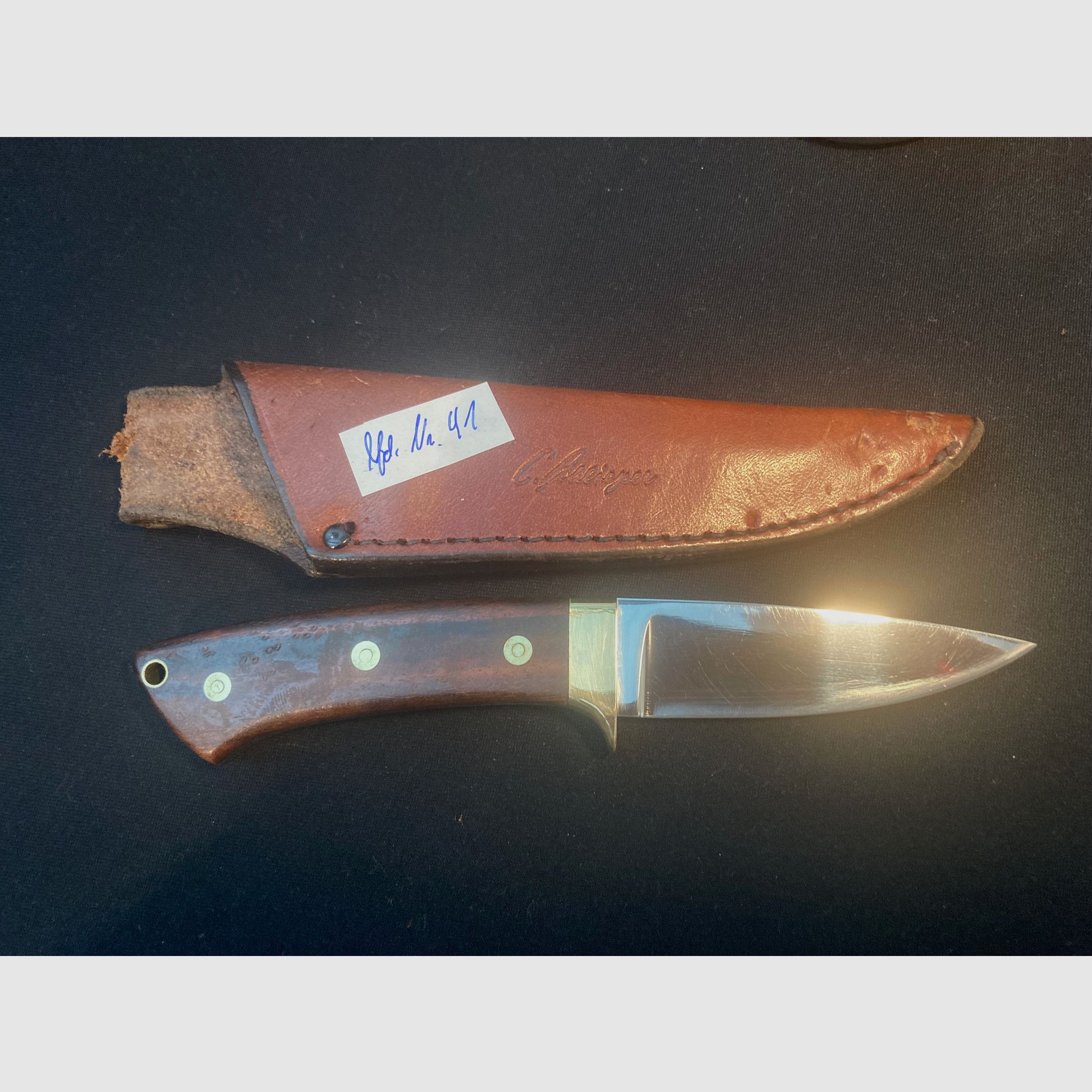 Gürtelmes, houten handvat, messing beslag, leren schede, jachtmes 41