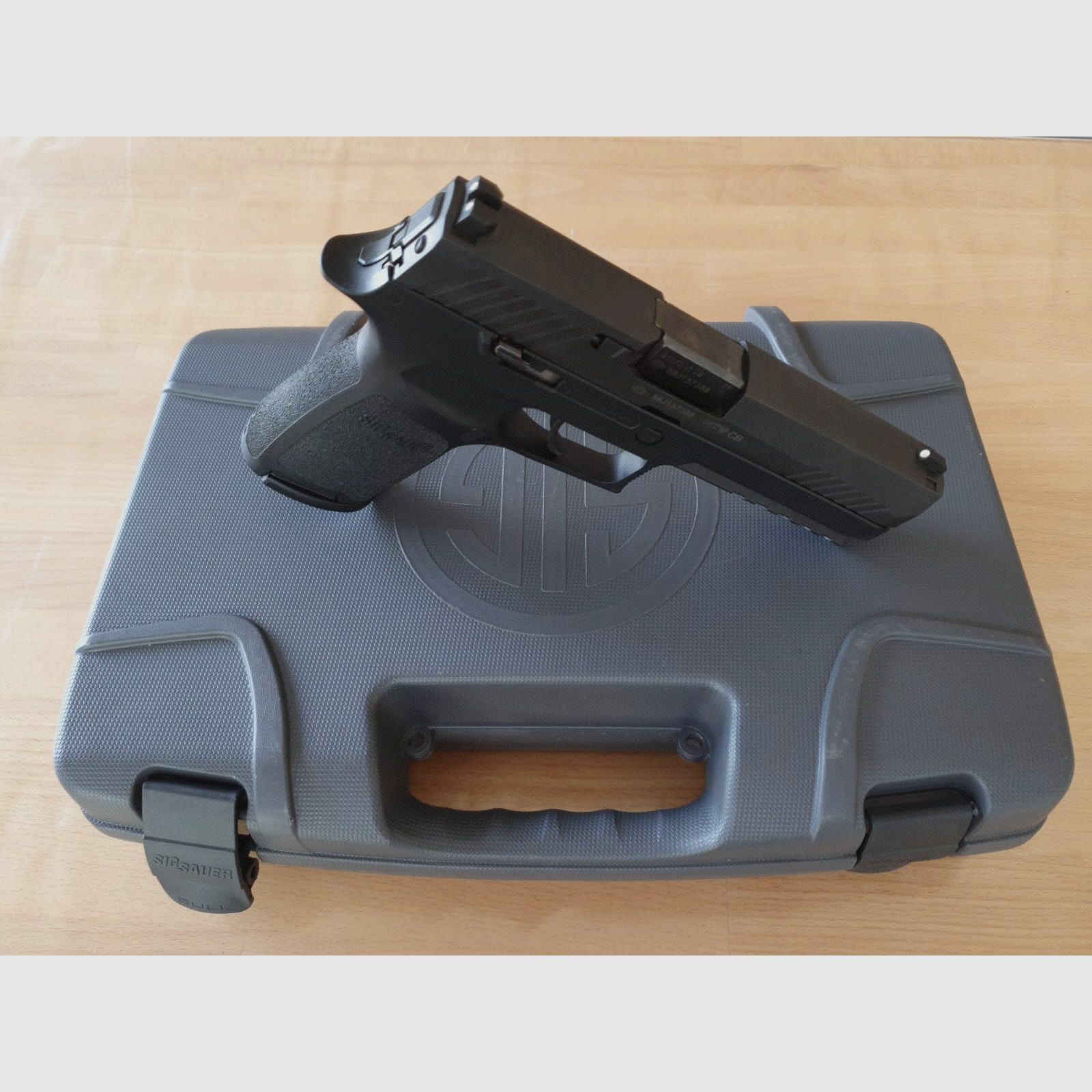 Sig Sauer P320 9mm Fullsize con valigetta in buone condizioni