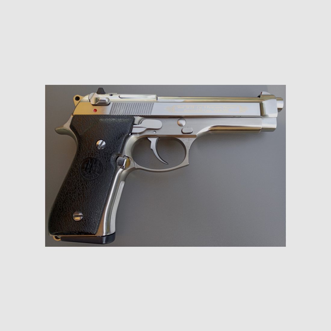 Beretta F92 stainless - Sondermodell mit goldener Schrift