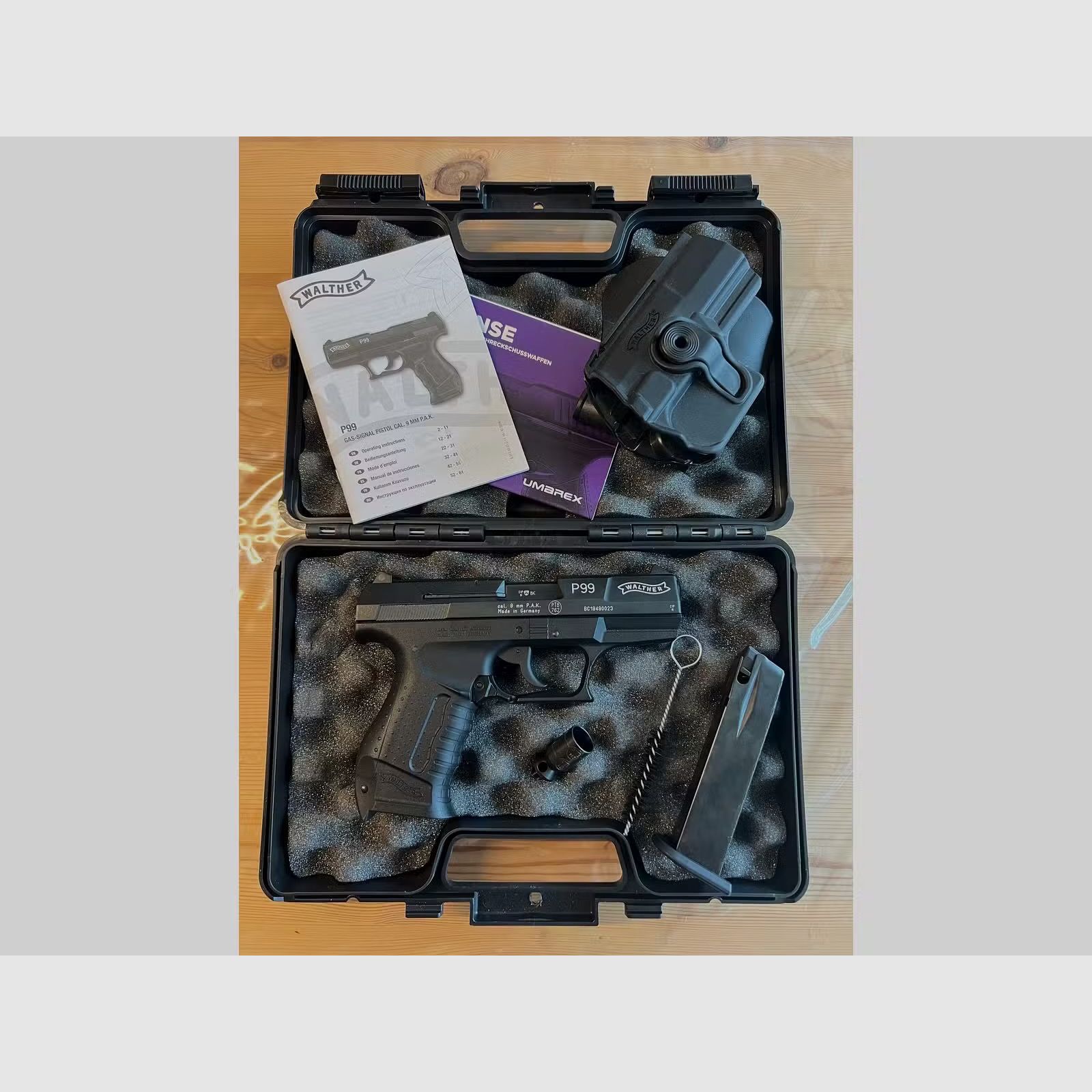 Walther P99 Schreckschusspistole 9 mm P.A.K. Schwarz inklusive original Walther P99 Holster - wie NEU