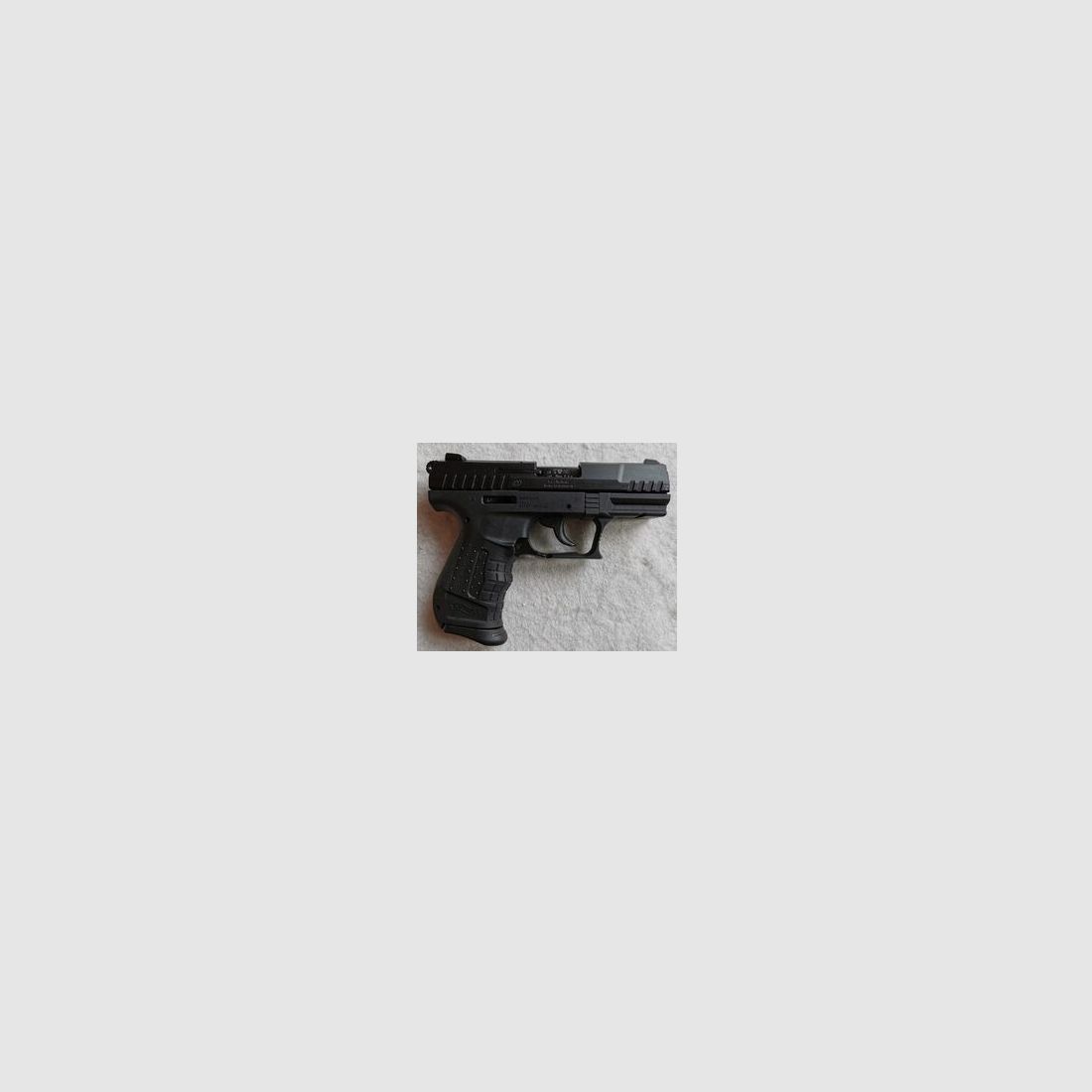 Walther P22-Ready Schreckschuss Pistole 9mm P.A.K. incl. 1 Packung Waddi Pfeffermunition 