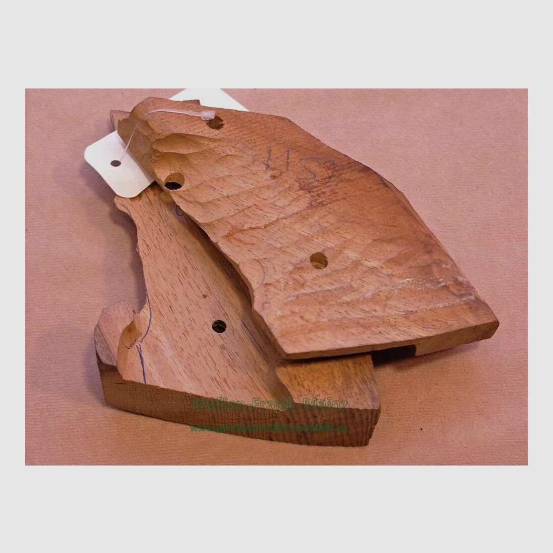 Divers fabricants forme de prise brut en bois de noyer pistolet S&W modèle 52