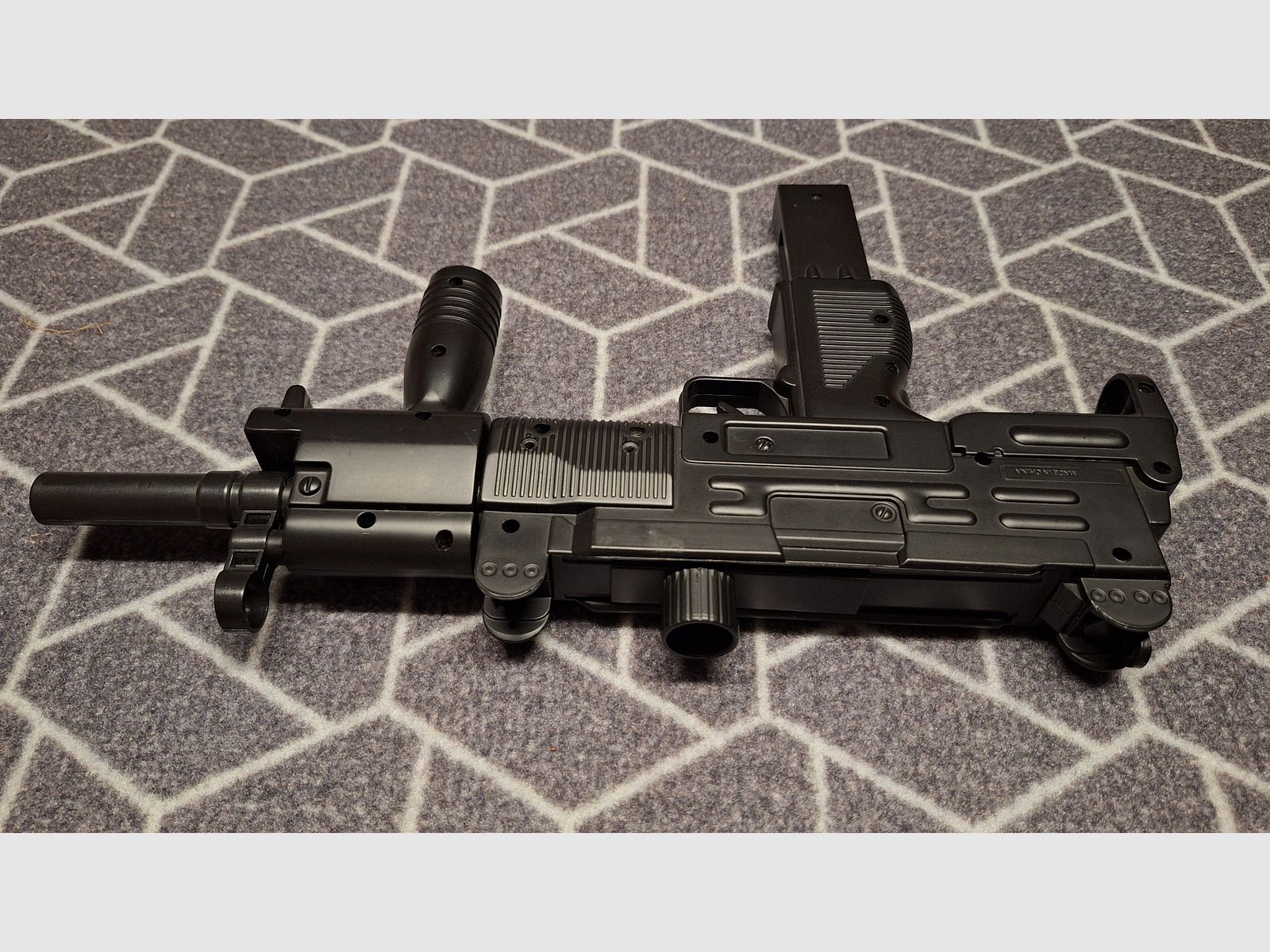 UZI Springer Airsoft 6mm NEU!