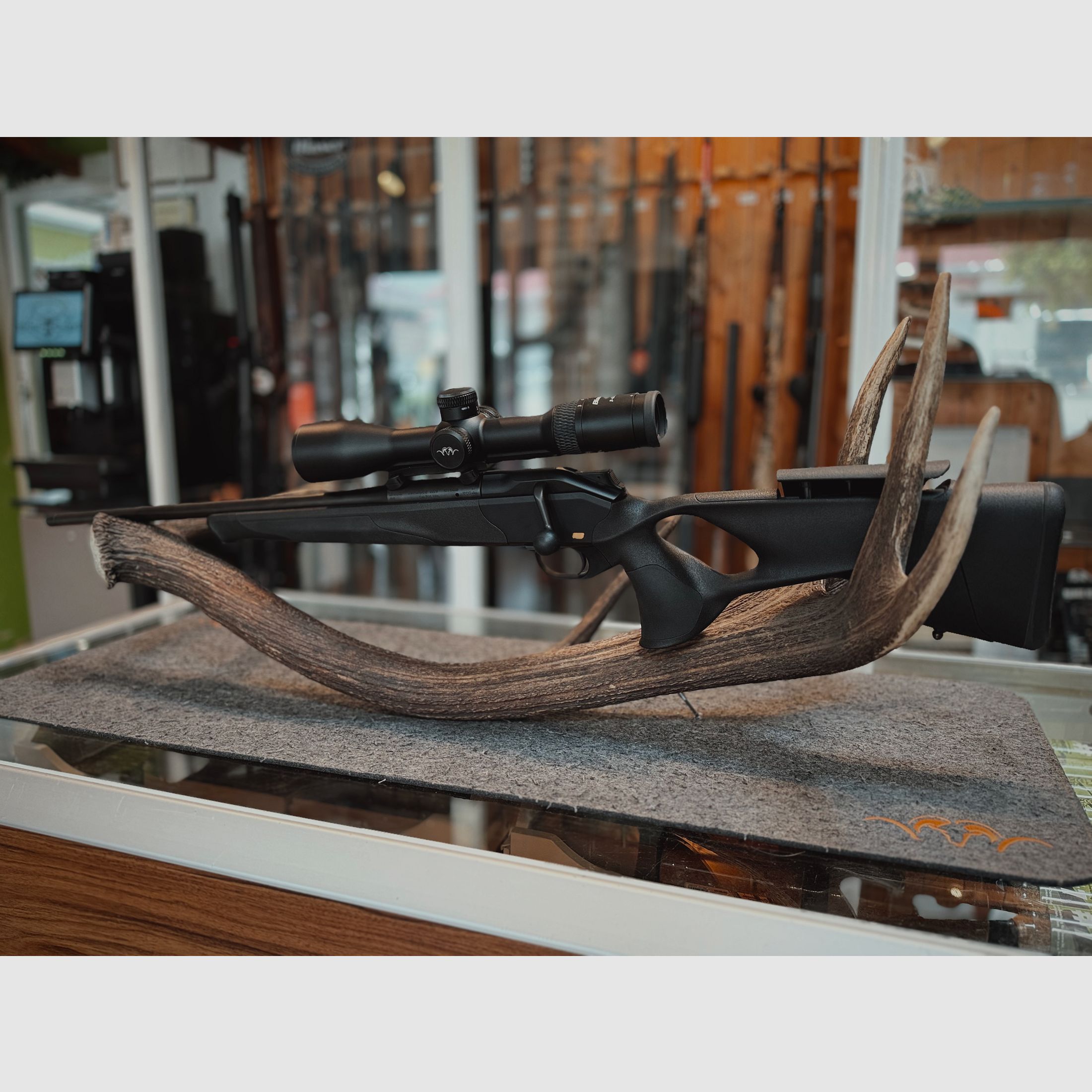 Blaser R8 Ultimate Linksausführung Kal. .308 Win. mit Blaser B2 3-18x50 IC QDC+ – Neuwaffe