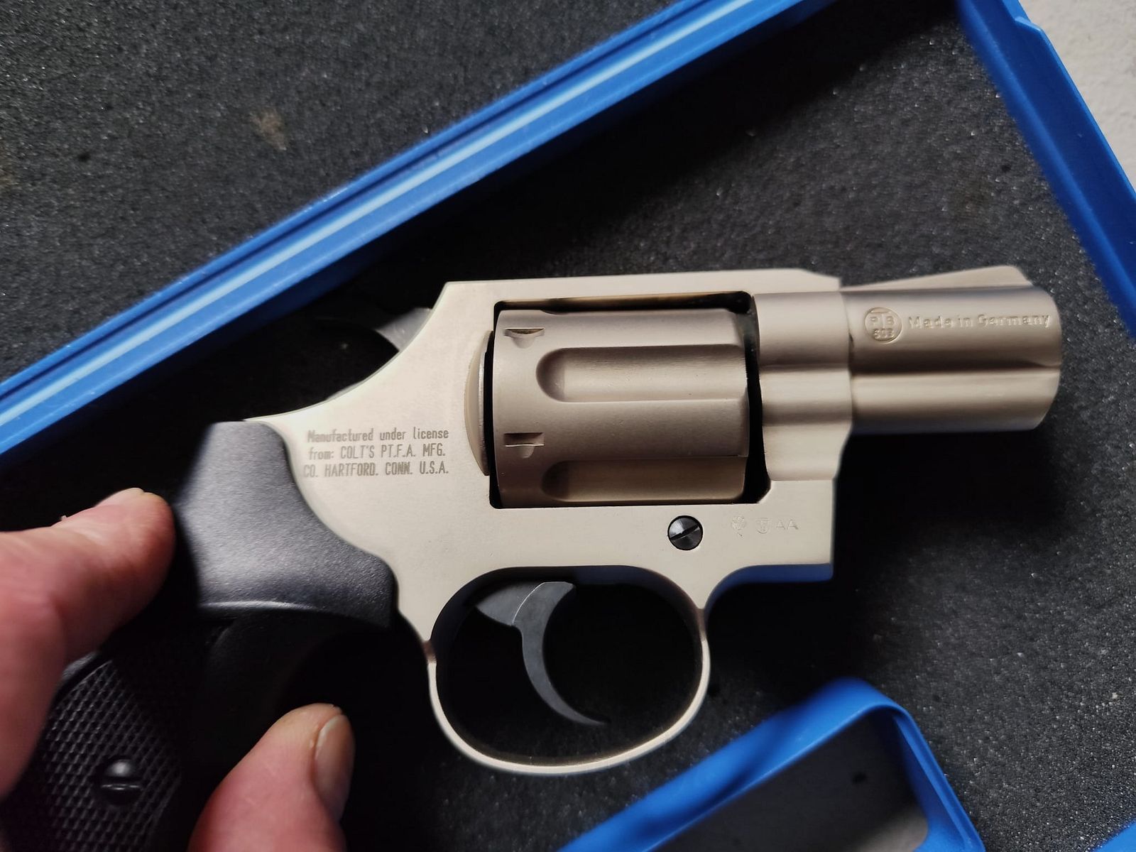  Colt Detecive Special vernickelt, Schreckschuss 9mm, mit schwarzen Combat Kunststoffgriffschalen