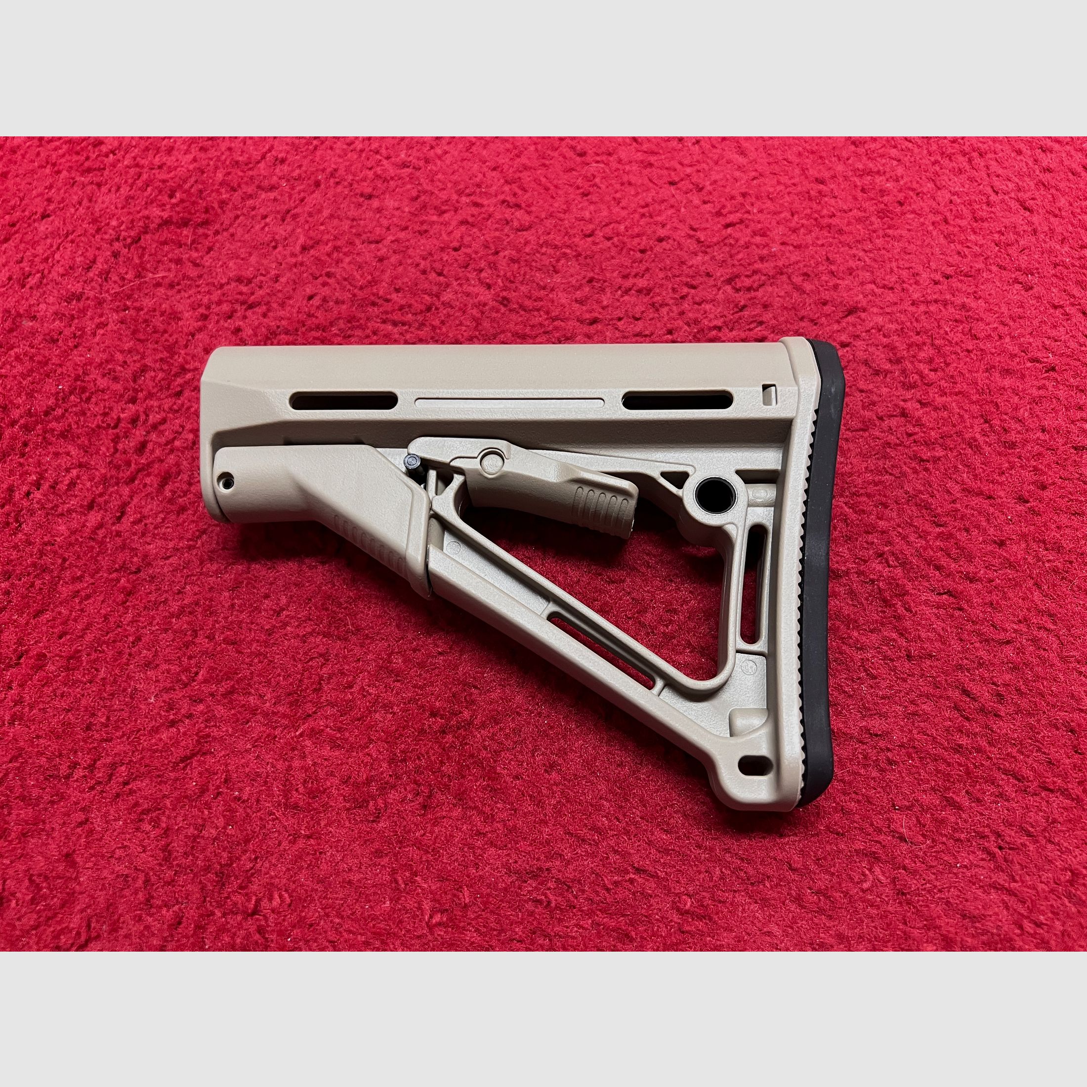 Schulterstütze für M 4 / AR 15 Modelle in Tan Typ III