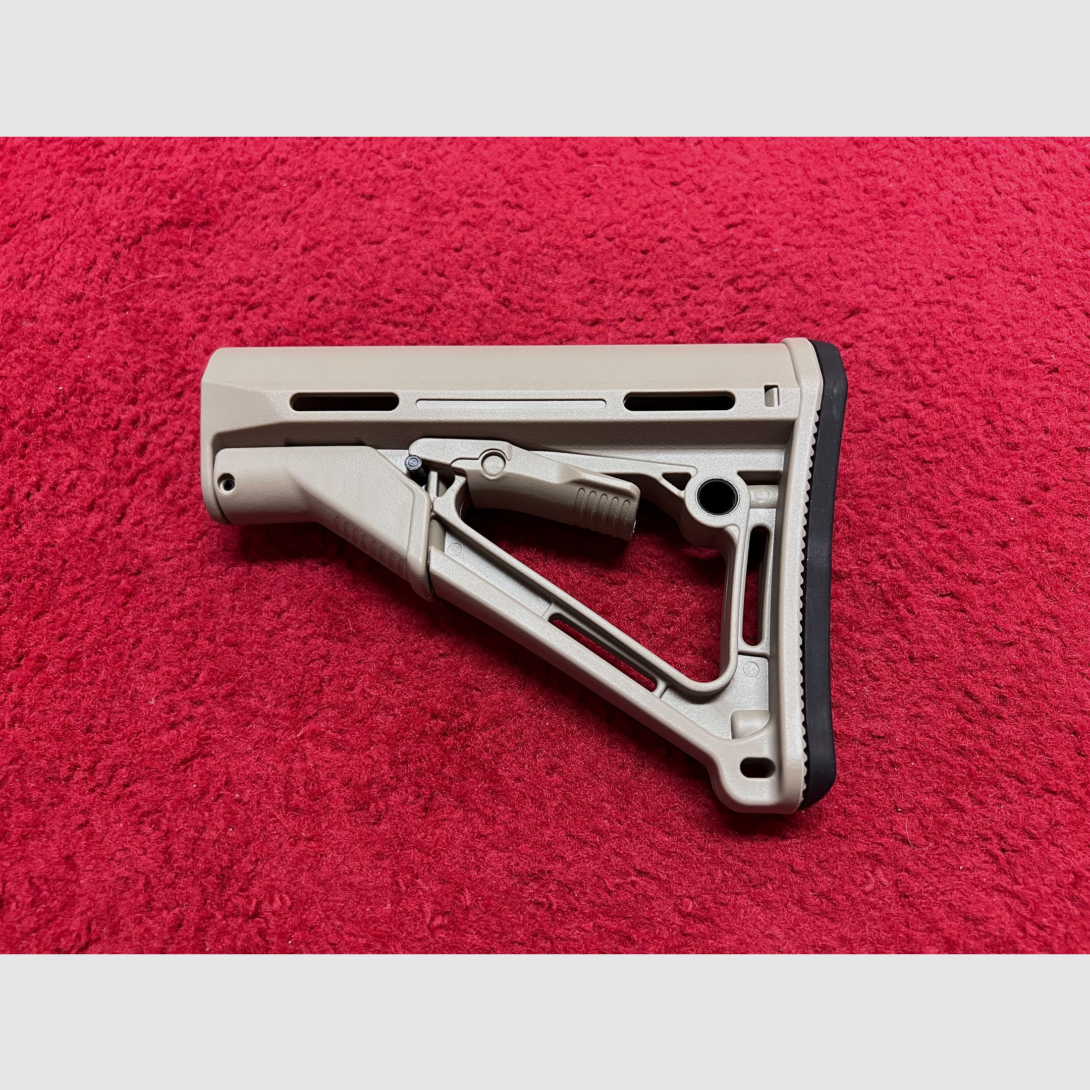 Erhöhung für Schulterstütze für M 4 / AR 15 Modelle in Schwarz