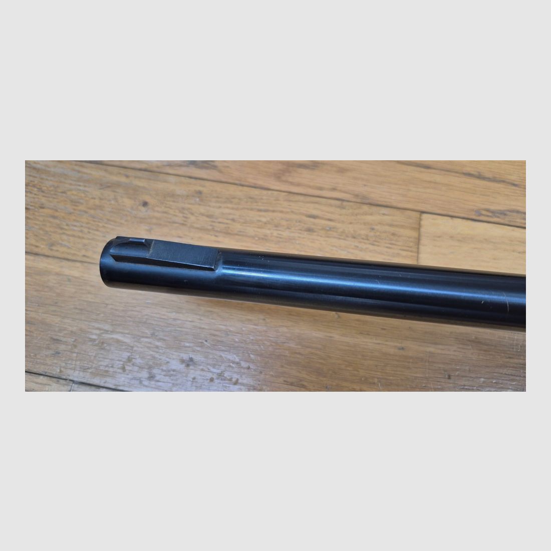 Very nice pump-action shotgun Maverick 88 — Made by Mossberg — Cal. 12/76 — Smooth barrel in 61 cm — Synthetic stock — 5 rounds +1 — The reliable and affordable pump-action shotgun par excellence — Almost perfect condition — TBE+/TBE++, image 24 of 33
