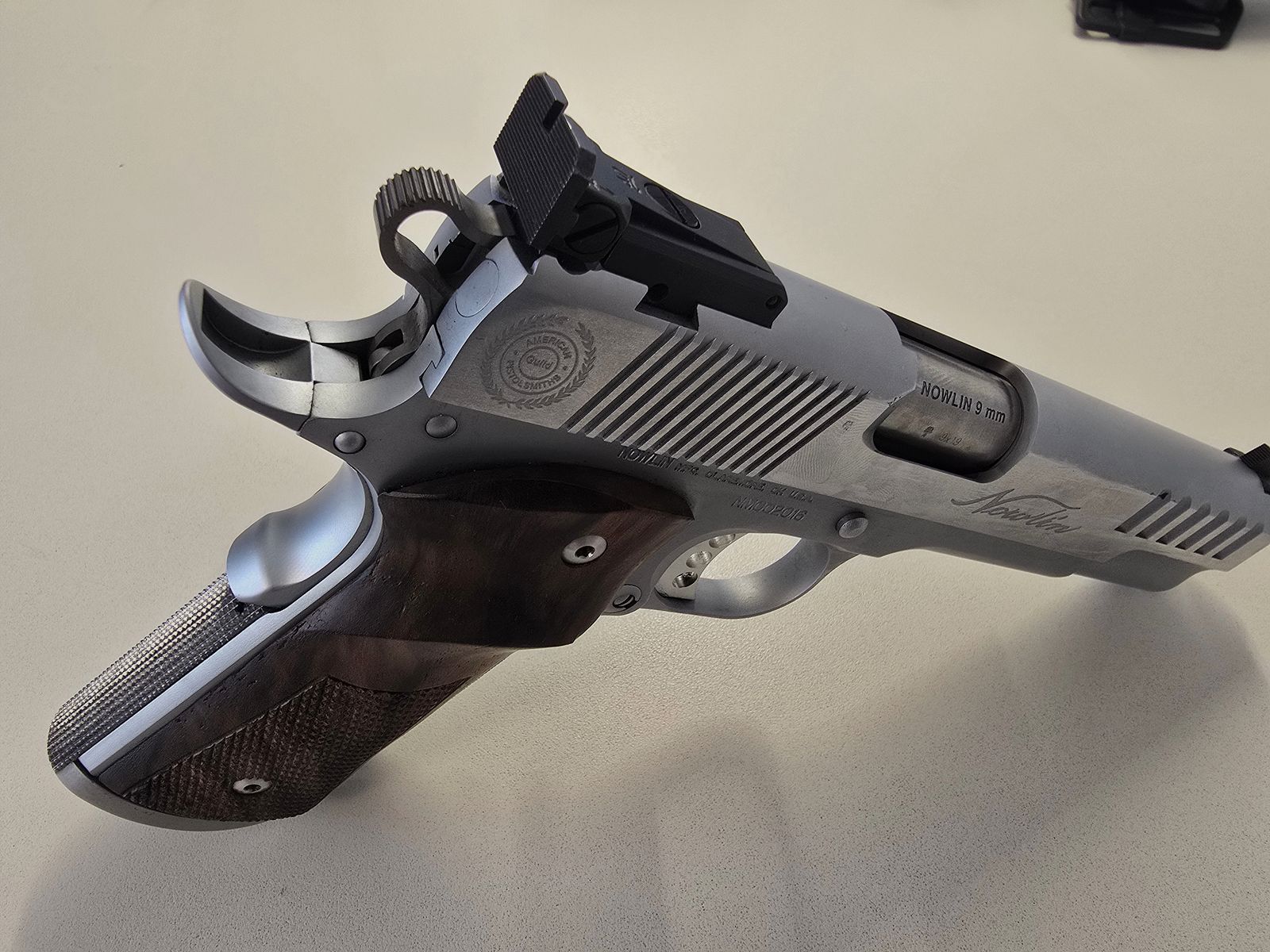 Nowlin Crusader 9mm 1911 – Custom Competition-Pistole – Sehr gepflegt mit Koffer & Zubehör