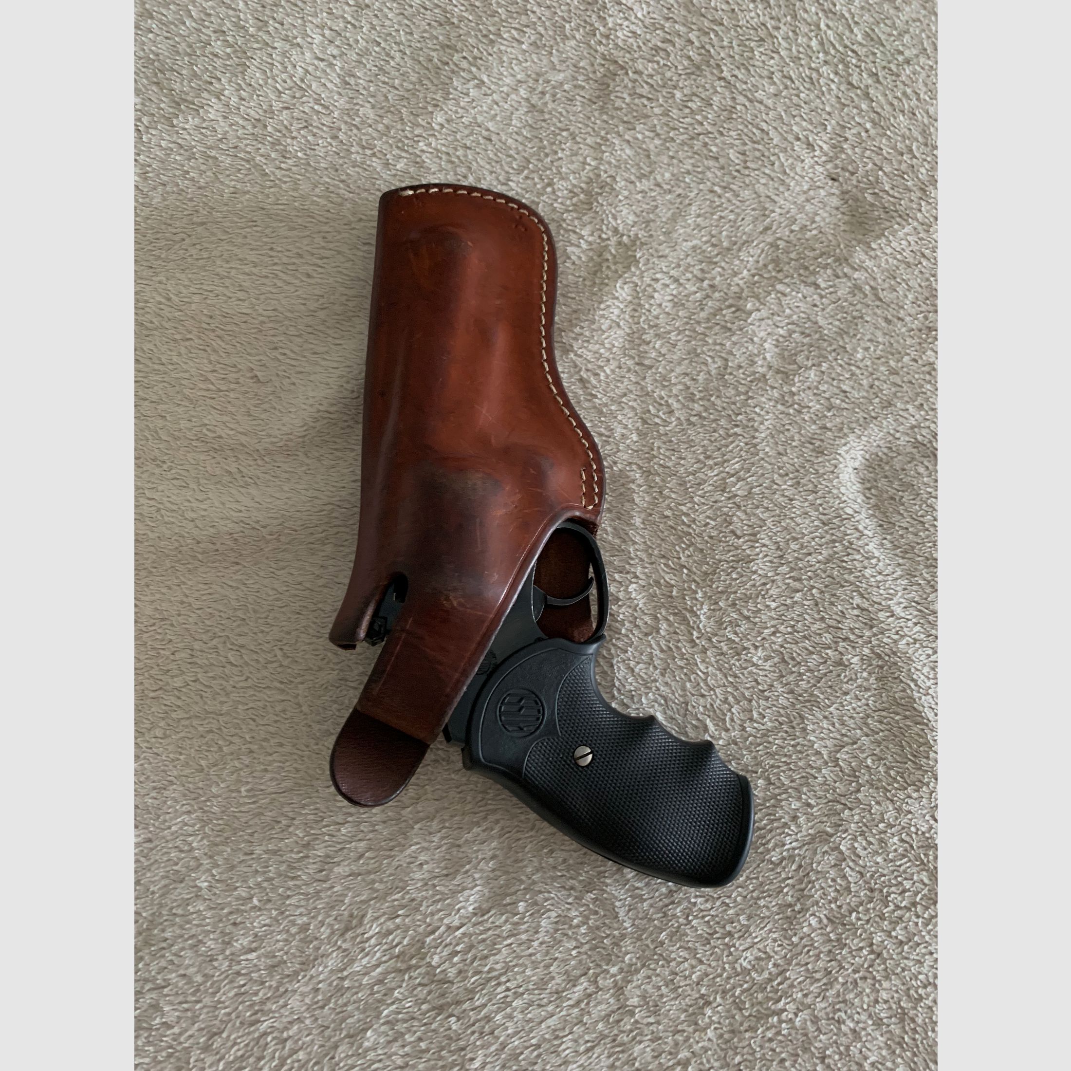 <Vendi revolver Rossi .357 Mag