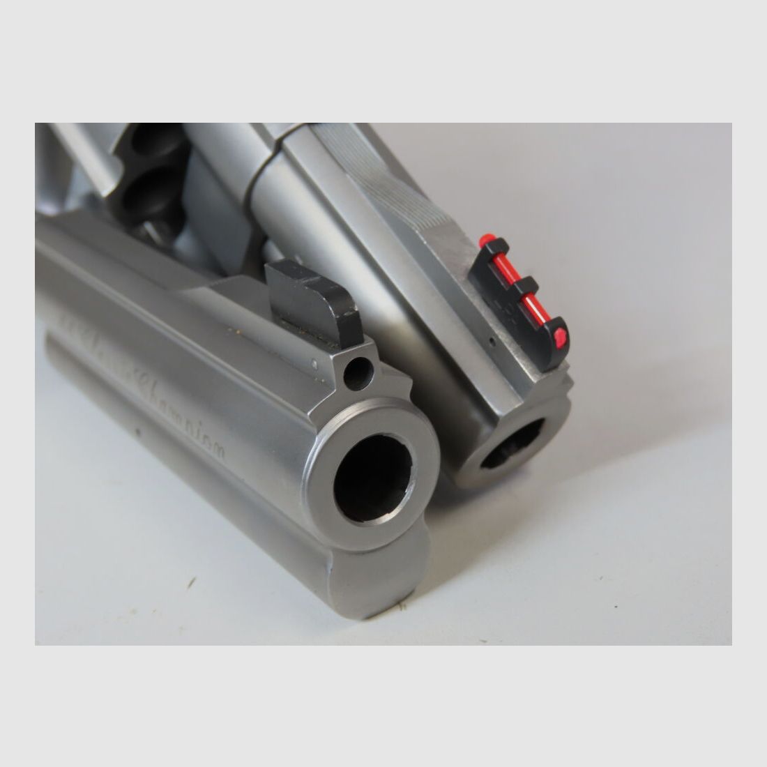 Smith & Wesson 629 - 2 with 2nd barrel in 4 inches