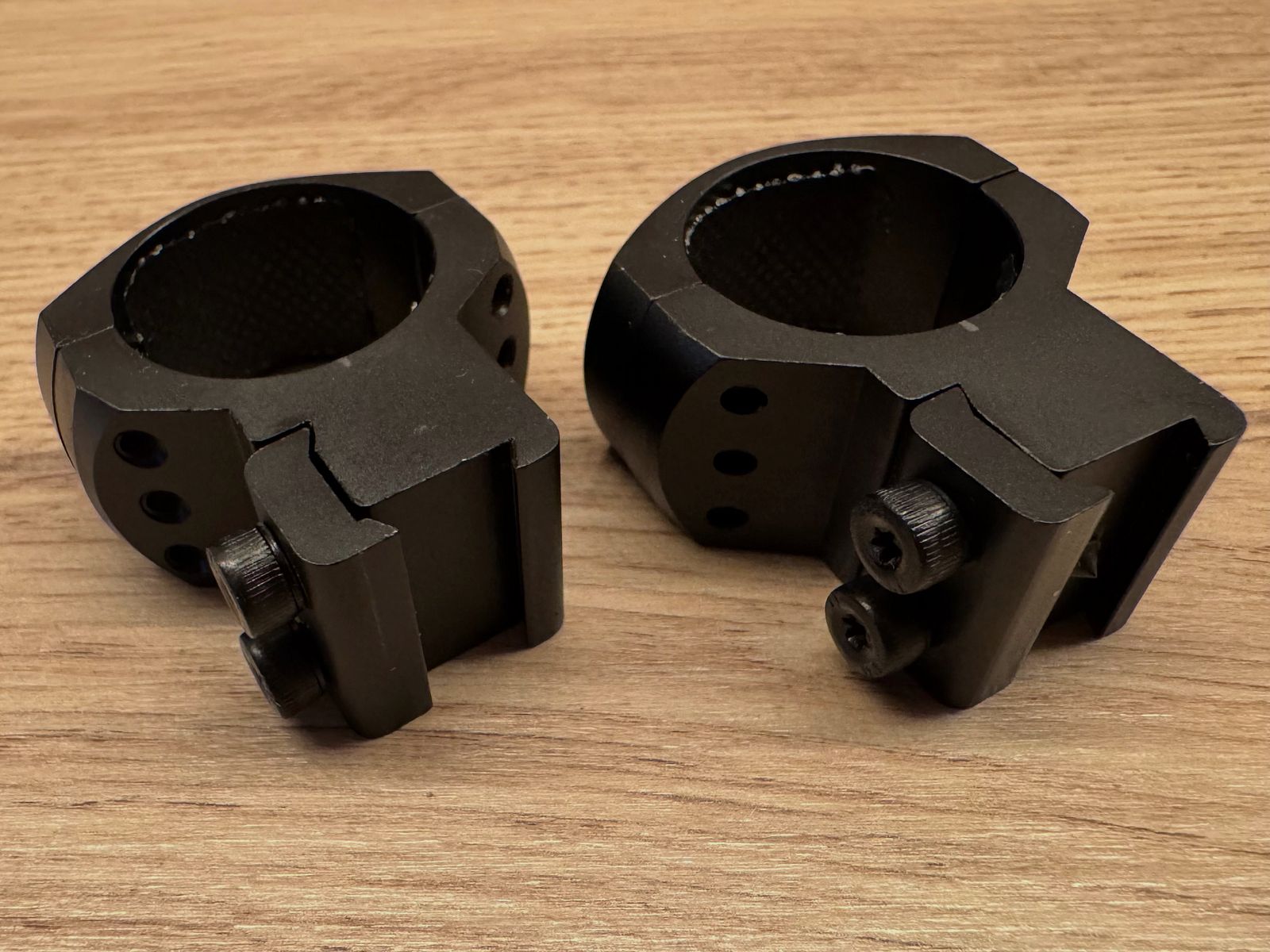 Montaggio per telescopio HAWKE Tactical per guida prismatico da 9-11 mm tubo centrale da 30 mm - Versione alta