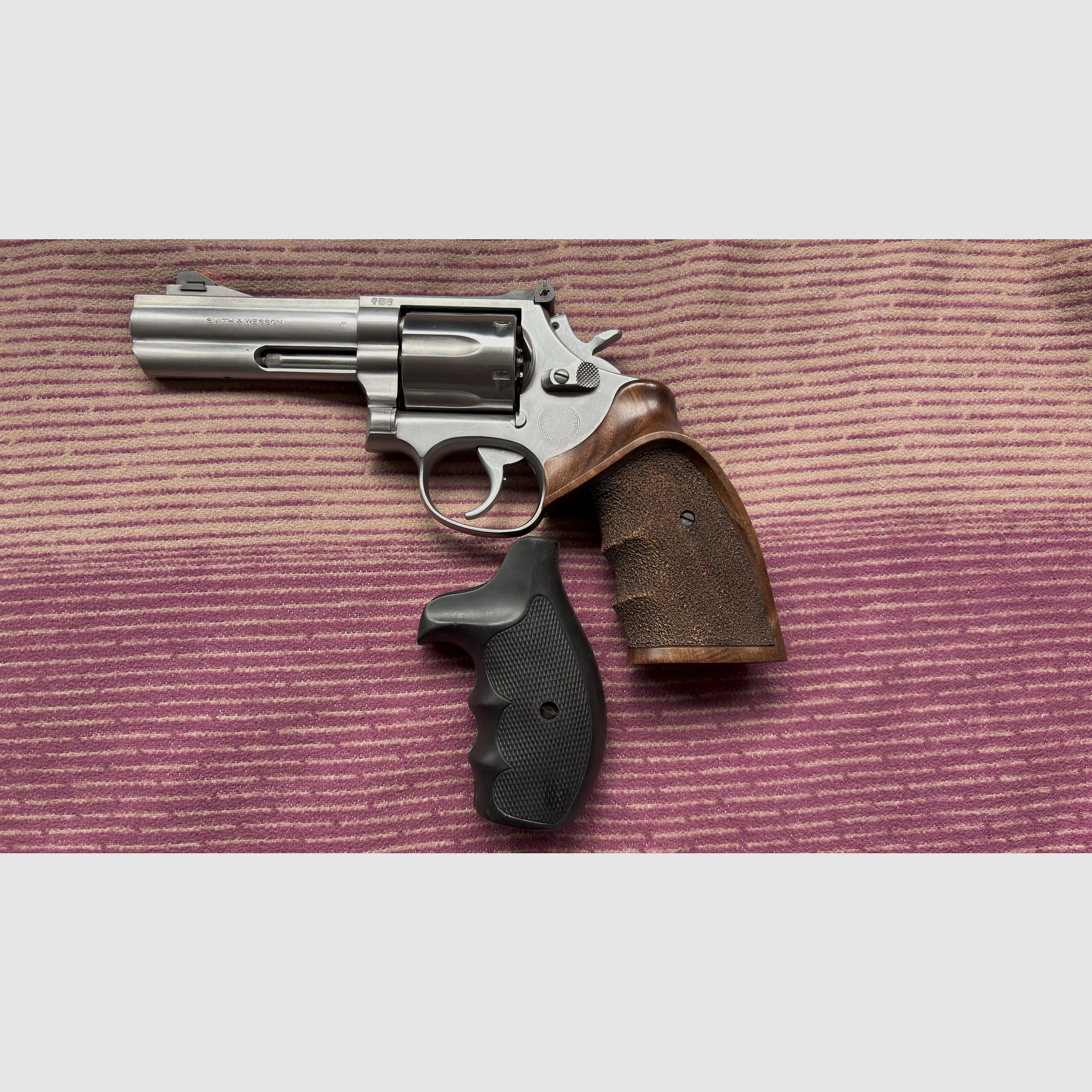 Revolver Smith & Wesson Mod. 686-3, Kal. .357 Magnum/.38 Special aus dem Smith & Wesson Performance Center mit Kompensator und Munition!!, Bild 1 von 10