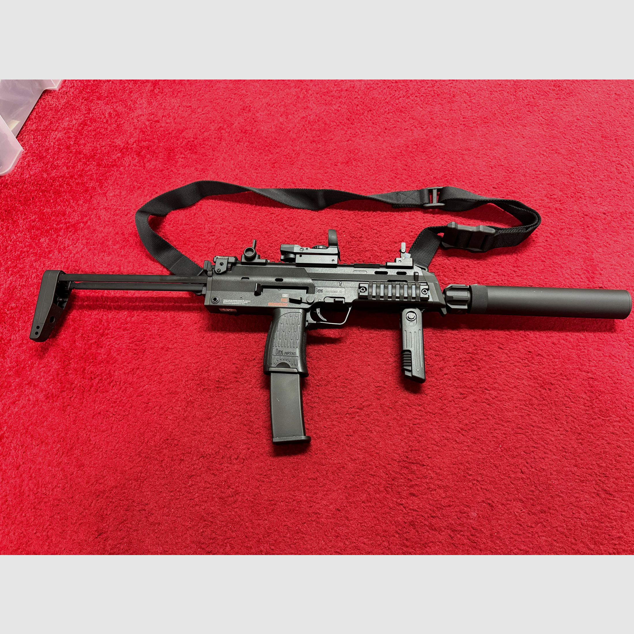 VFC H&K MP7 A1  GBB Gas Blow Back Airsoft 6mm  + Sling -Schalldämpfer- Micro Dot 