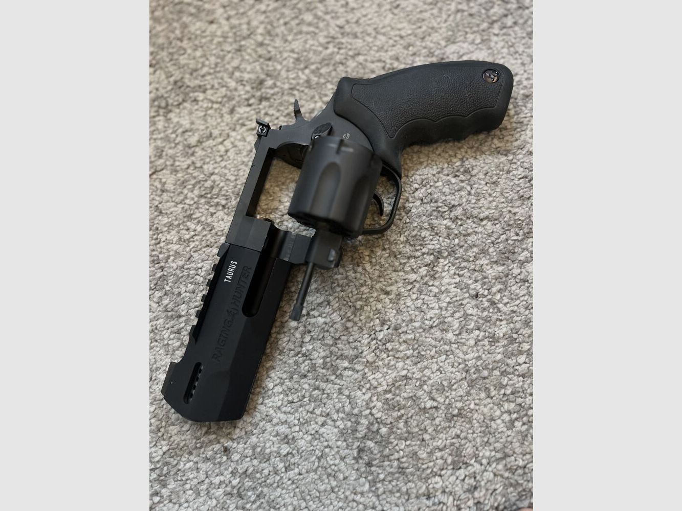 Taurus Raging Hunter