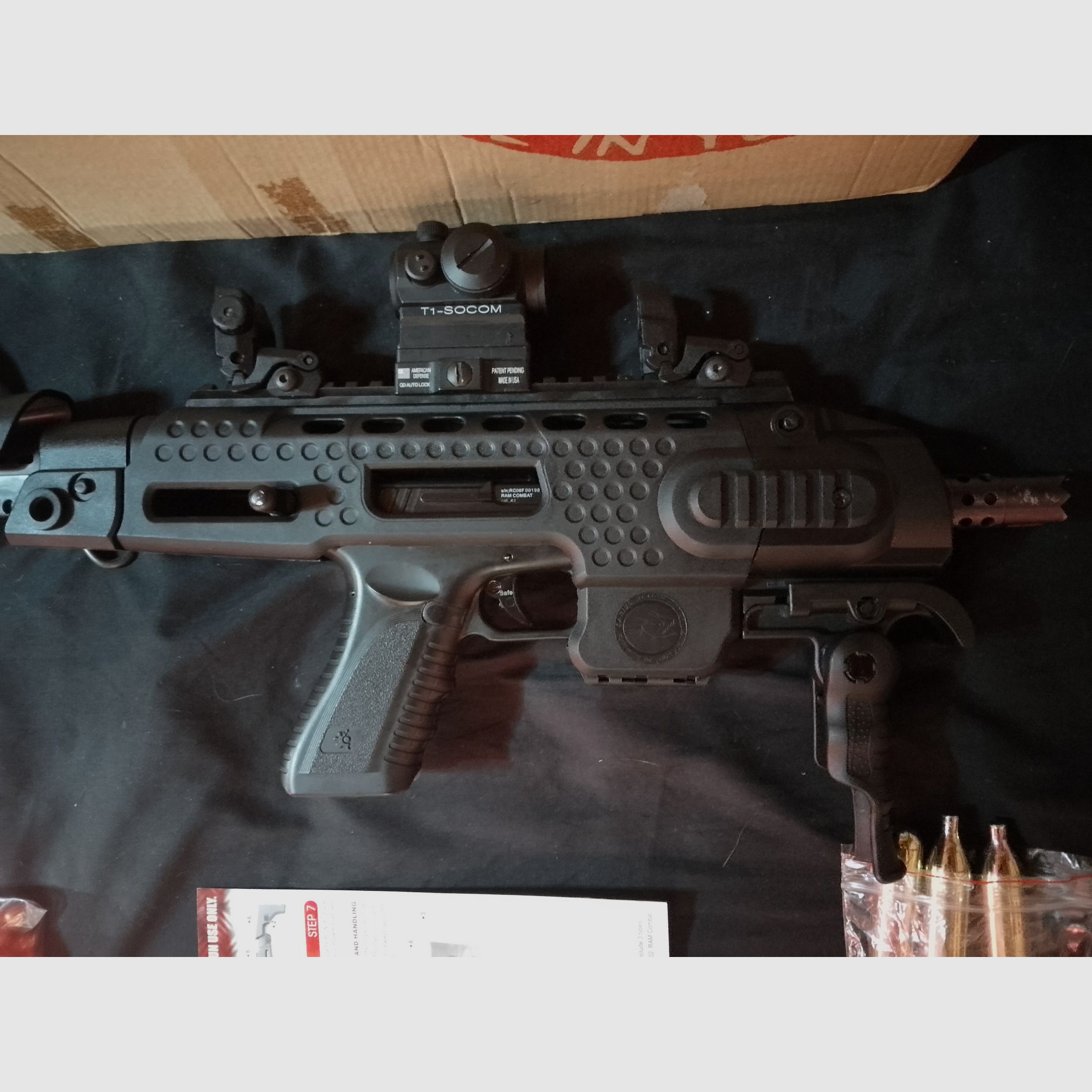 RAM Cal .43 Combat (Glock) + 4 Magazine + Aps Caribe Action Conversion Kit T1-Socom Visier und Zubehör Co2 Rubberballs Paintballs