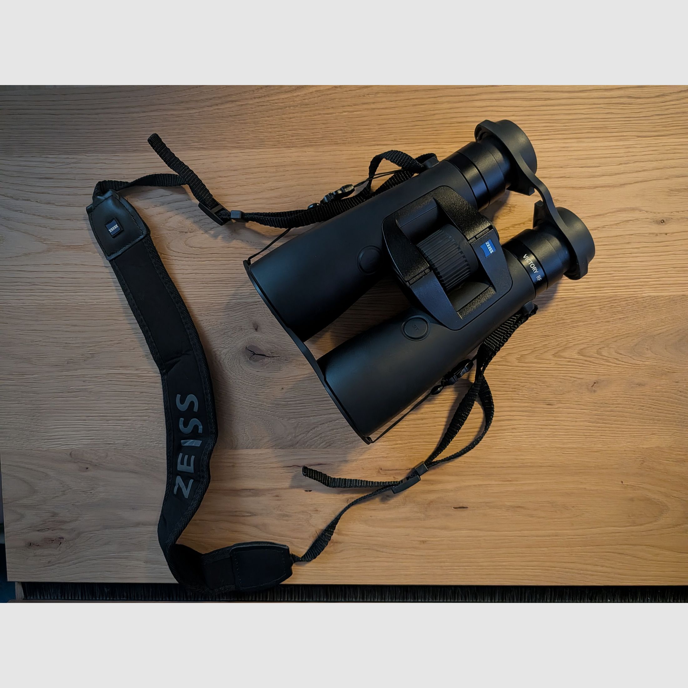 Binocolo Zeiss Victory RF 8x54