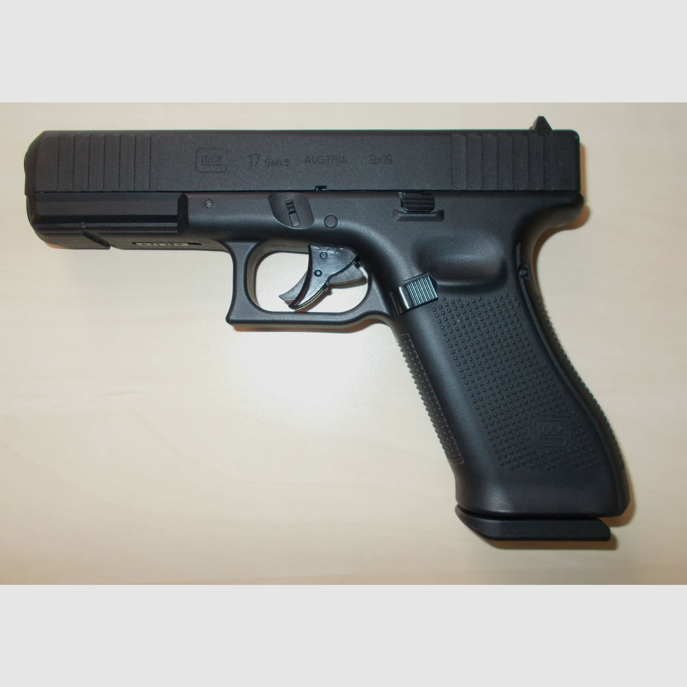 Umarex Glock 17 Gen 5 Blowback 4.5mm DIABOLO + 2nd magazine and case