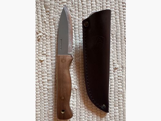 Condor Bushlore mes met 1075 HC-stalen lemmet, walnootkolf en leren schede