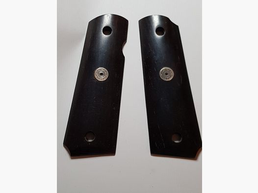 Griffschalen der Colt 1911 oder ME Sport 1911, siehe Bild. 