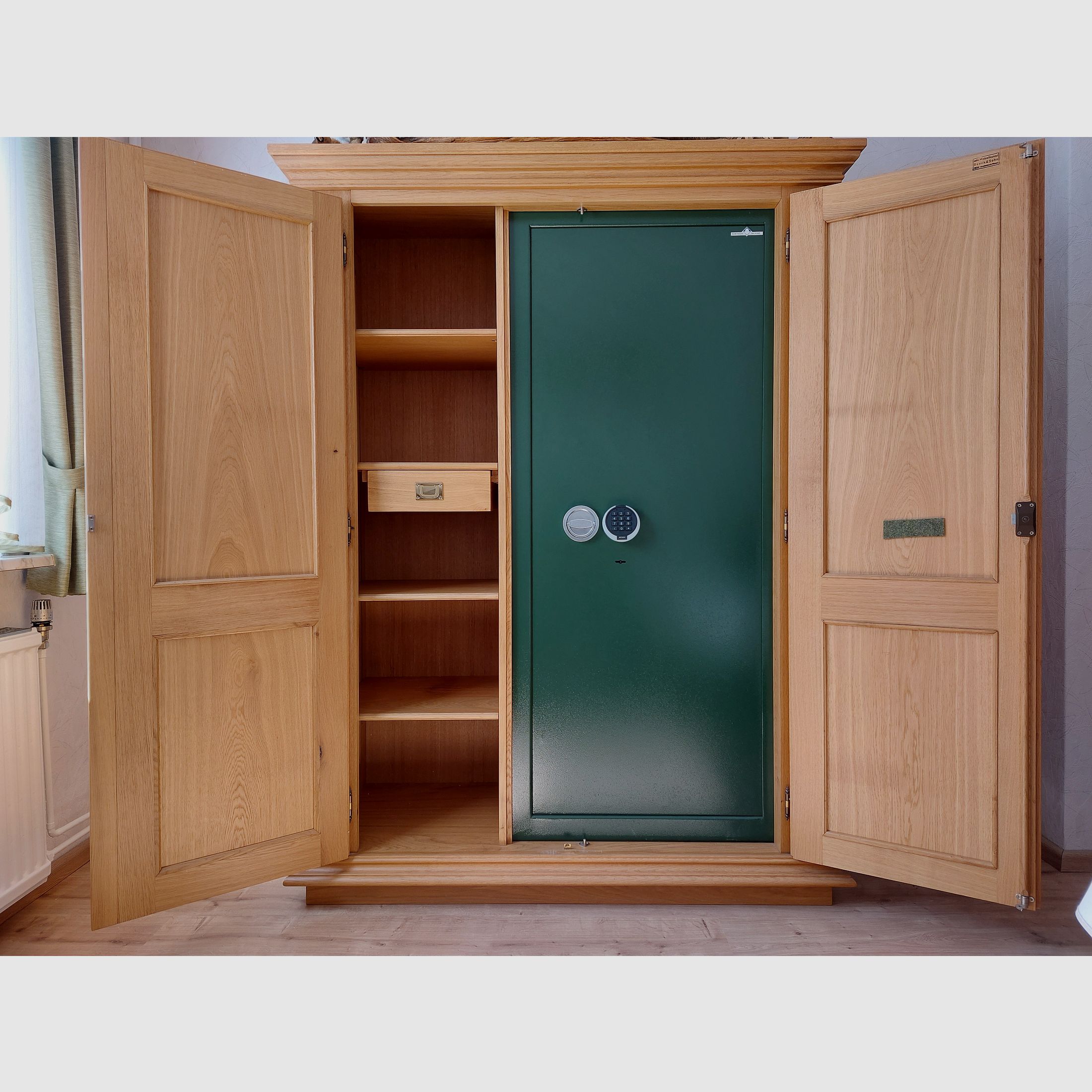 Jagdschrank Waffenschrank Schrank Eiche hell massiv Landhaus-Stil 180x140x55cm für Tresor