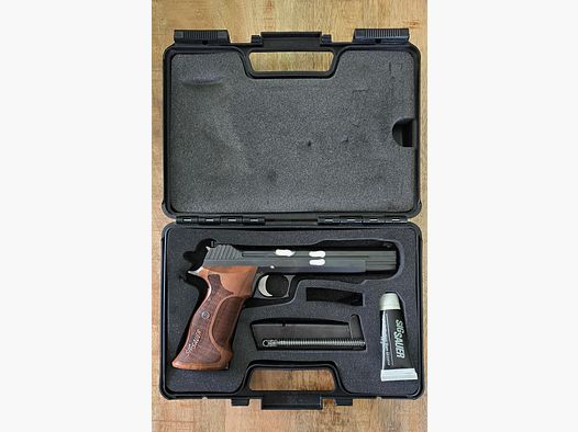 SIG Sauer P 210 Super Target 6", aus Eckernförde, Kal. 9mm Para mit komplettem Zubehör