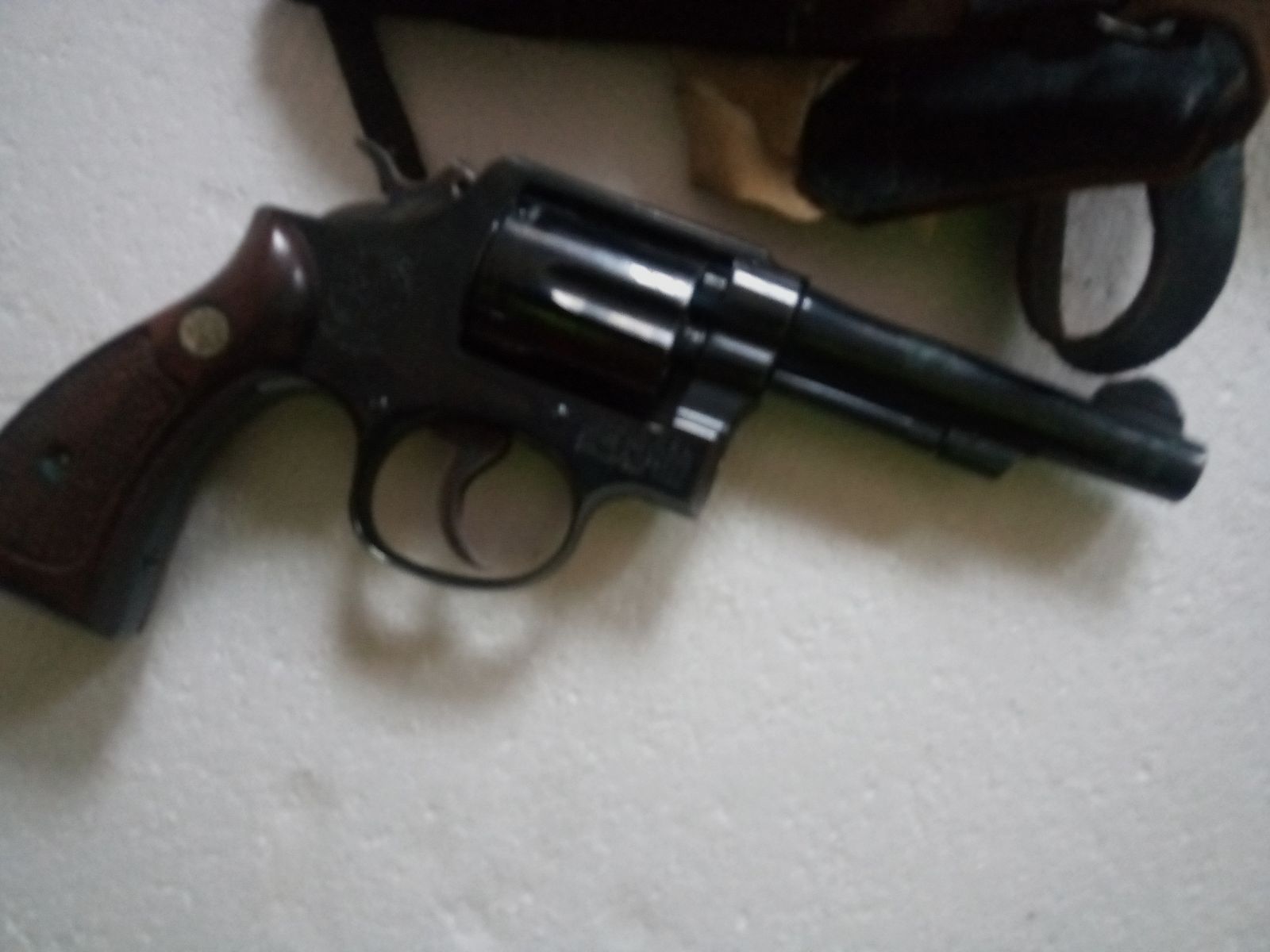 Revolver Smith & Wesson 38 special with 179 rounds of ammunition