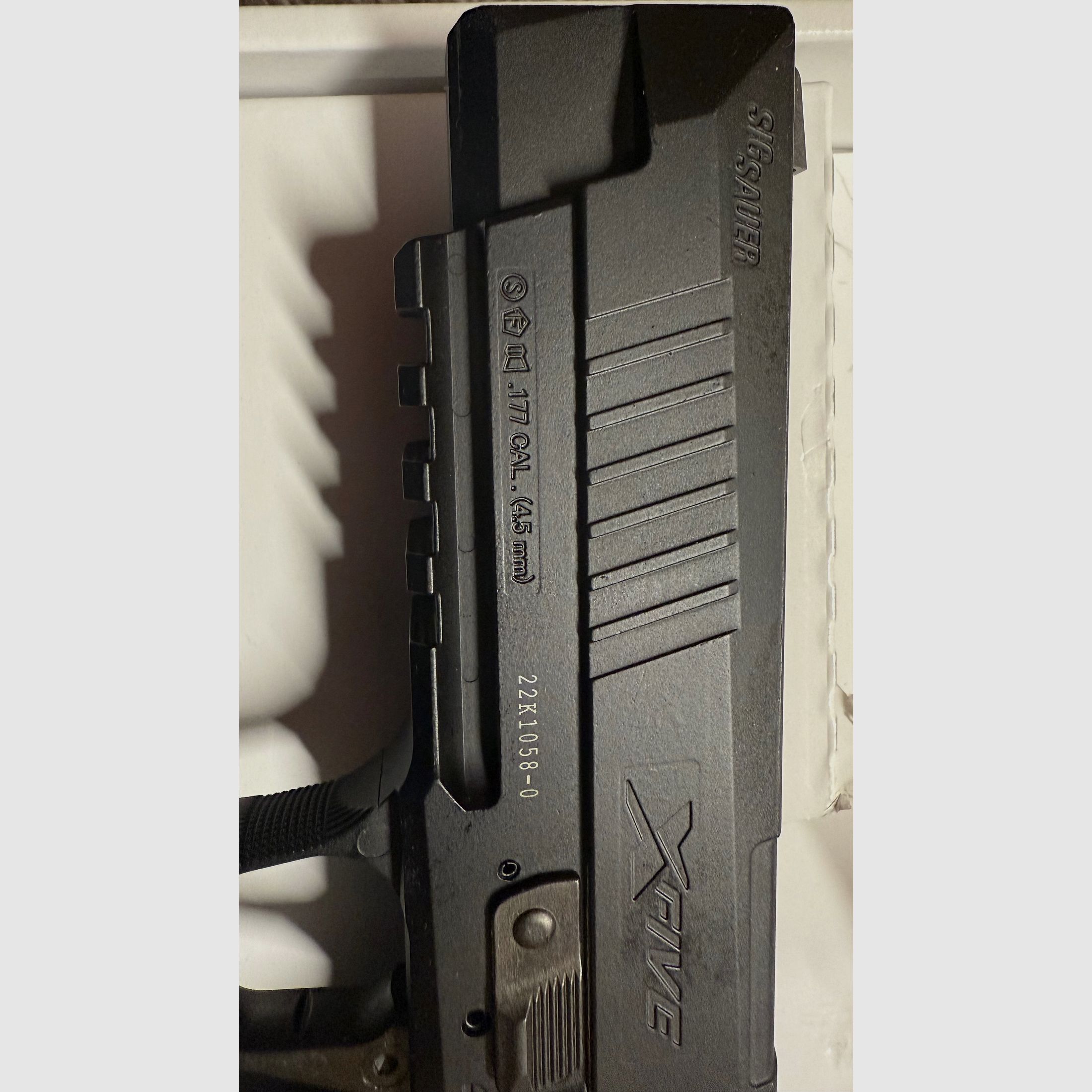 SIG SAUER X-Five / 4,5 mm Diabolo / BlowBack / CO2 / Pistolet / OVP