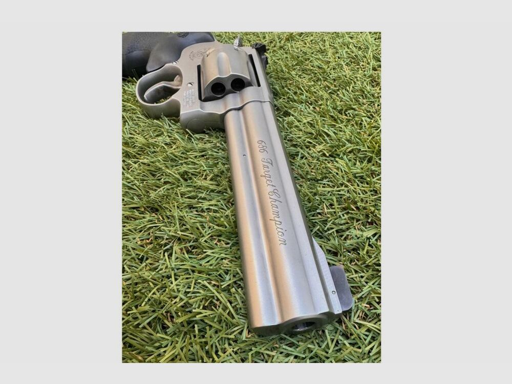 Smith & Wesson 686 Target Champion mit Gummigriffschalen .357Mag