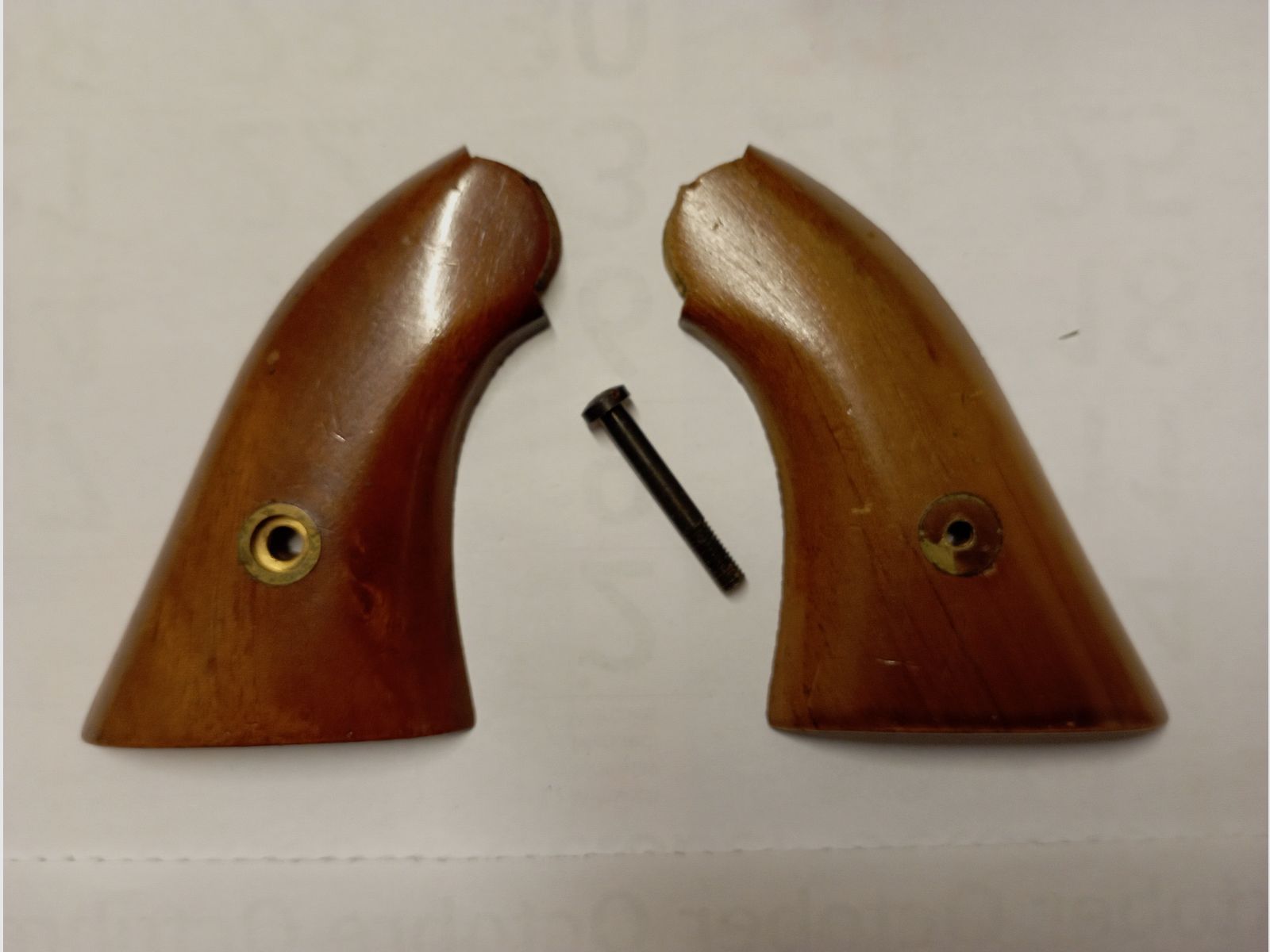 Griffschalen für Vorderlader-Revolver (1858 Remington ? )