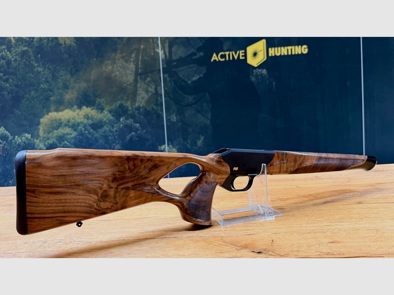 Blaser R8 Success Schäftung / Holzklasse 4 / R8 Logo in Gelb / top Holz absolute Gelegenheit