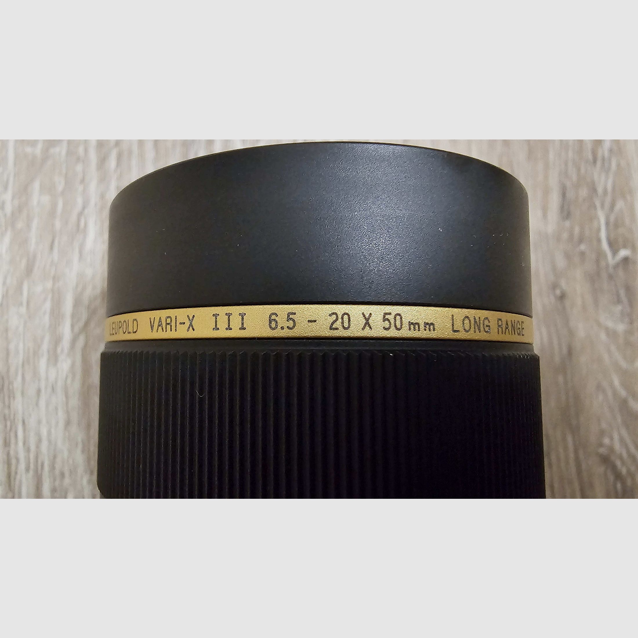 Fucile a ripetizione Savage Modell 116 calibro .338 WinMag con Leupold VARI-X III 6.5–20x50mm LR su montaggio girevole