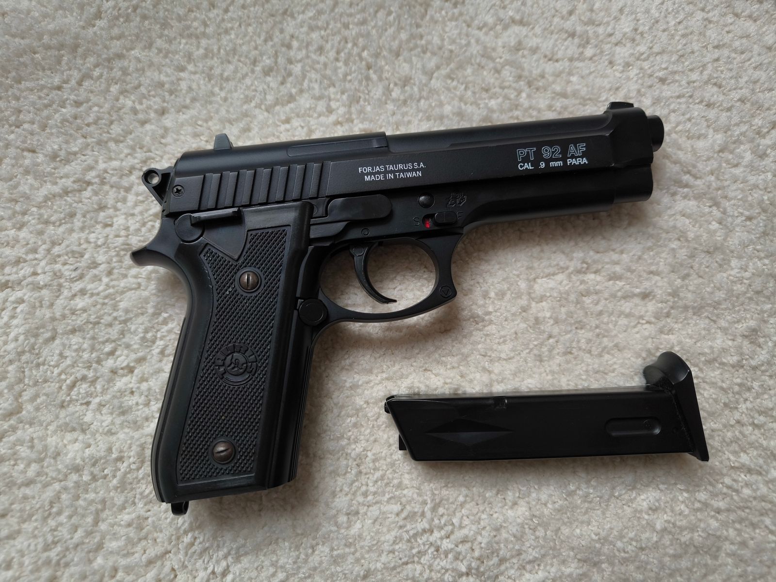 Taurus PT92 AF // 0,5Joule Softair