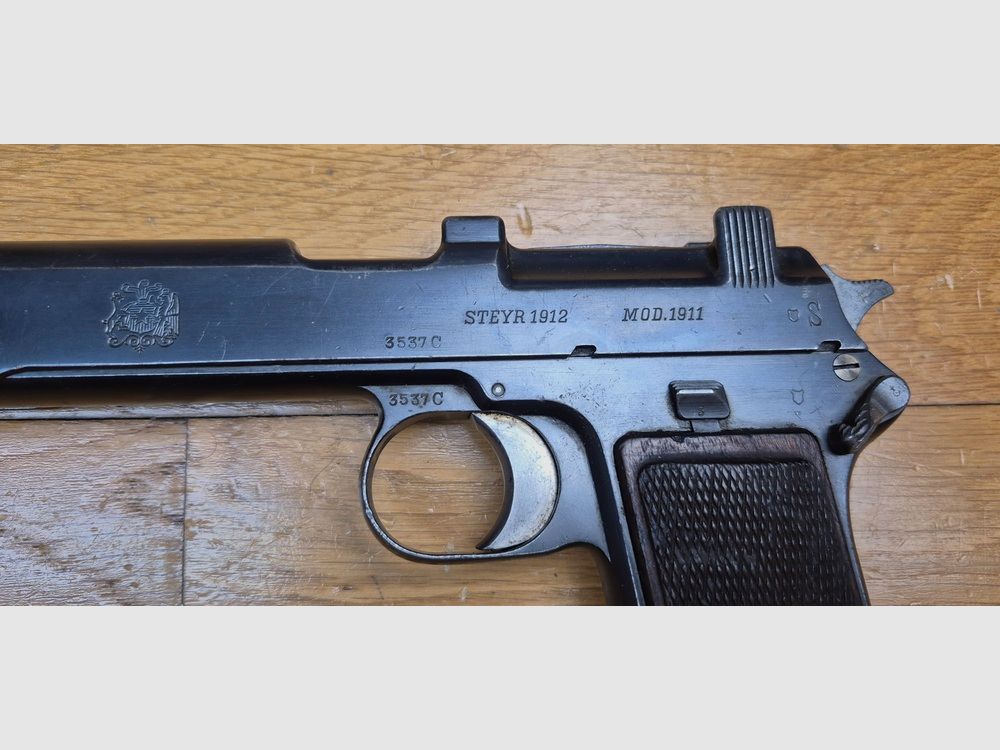 Sehr schöner Steyr Hahn 1911/1912 Pistol – Eines der besten der 1. Weltkrieg – Kal. 9mm Steyr – Chilenische Waffe von 1912 – Vollständig einmatrikel bis zum Magazinboden inklusive – Waffe von österreichisch-ungarischen Aristokraten, die den Zauber Osteuropas versprüht – TBE ++!, Bild 6 von 25