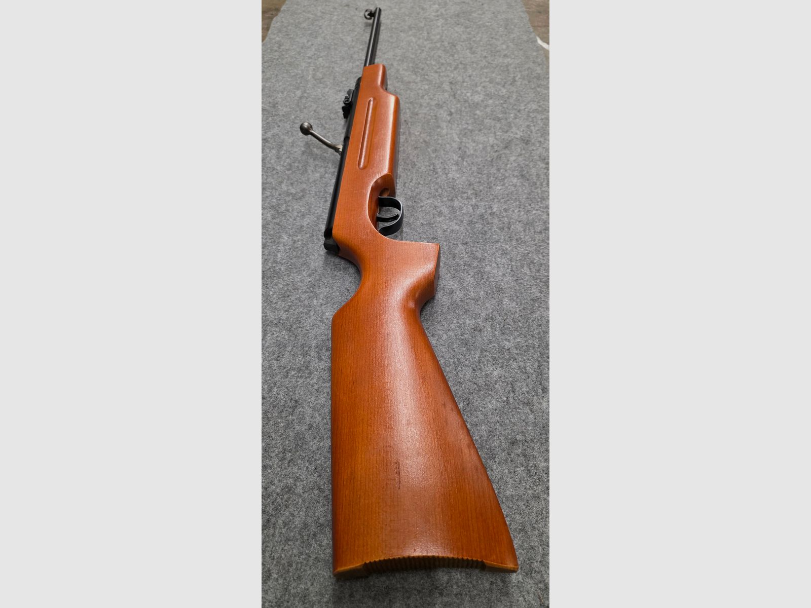 Carabina Haenel Mod. 310-4 con culata deportiva en estado de colección no restaurada, cargador 310