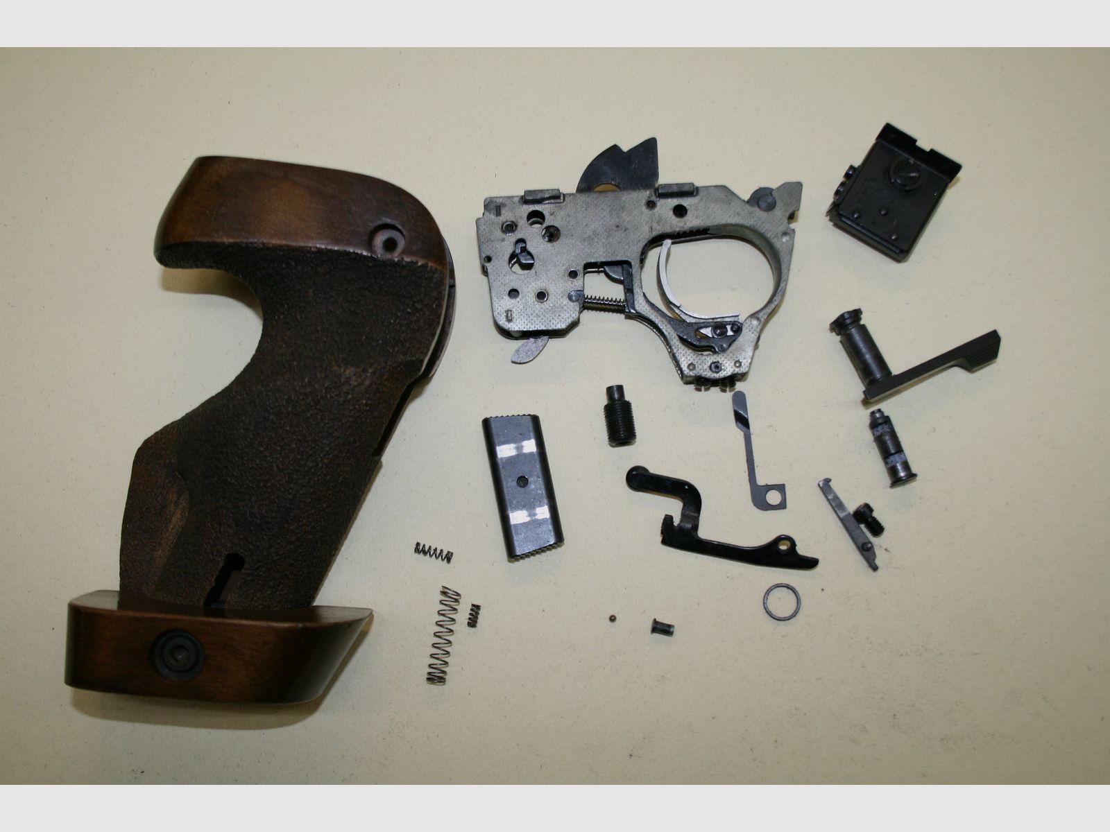 Lot de pièces pour Walther GSP.