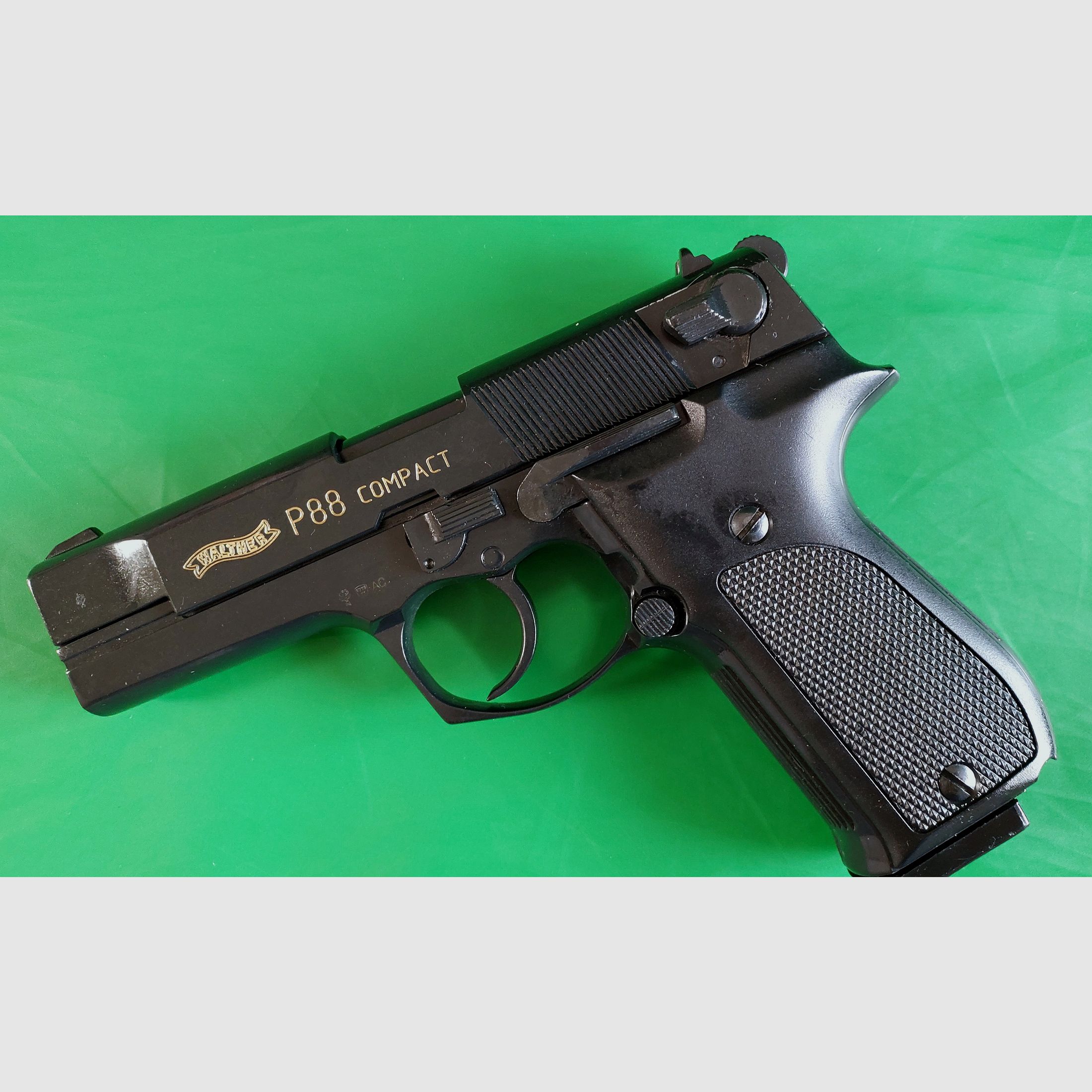 Pistola de fogueo Walther P88 9mm P.A.K. negra (PTB 764)