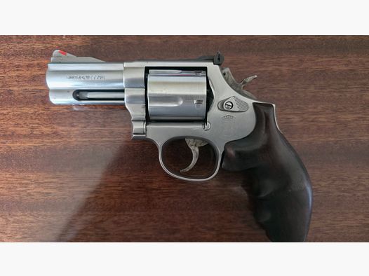 Smith & Wesson Mod. 696 Revolver .44 S&W spez.