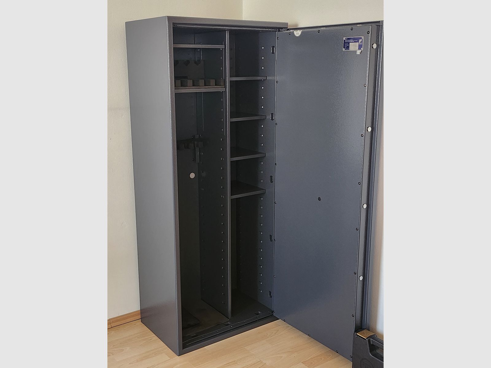 Armadio per armi Gun Safe 1-6 Kombi EN 1143-1 con parte scaffale | Serratura elettronica