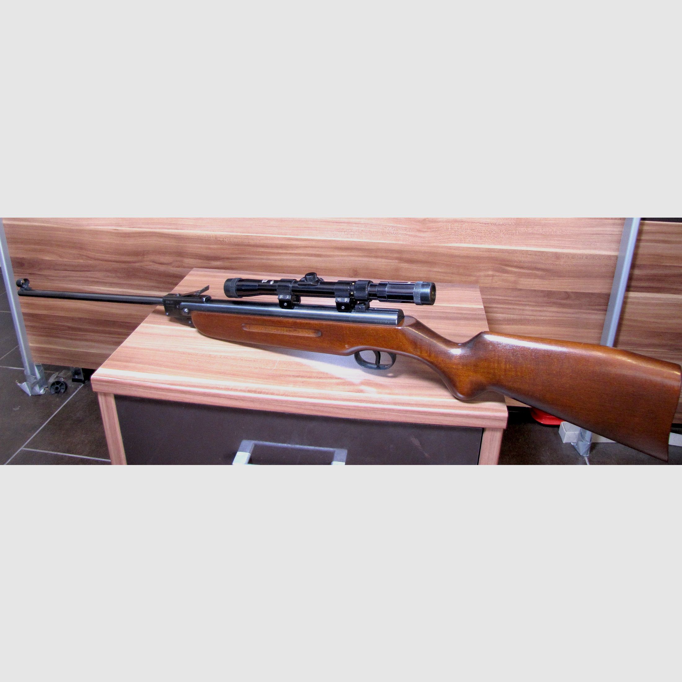 Weihrauch HW 50 Luftgewehr mit Zielfernrohr