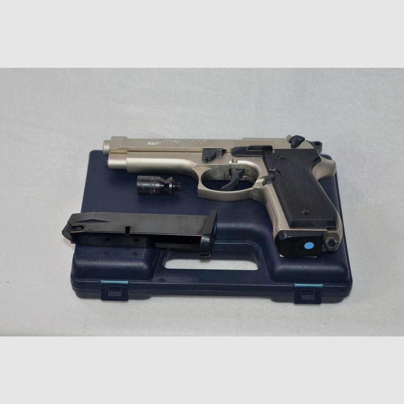Top-Pakket! Reck Miami Mod. 92 F verchroomd, Cal. 9 mm P.A.K. + takt. Holster + 2. Magazin