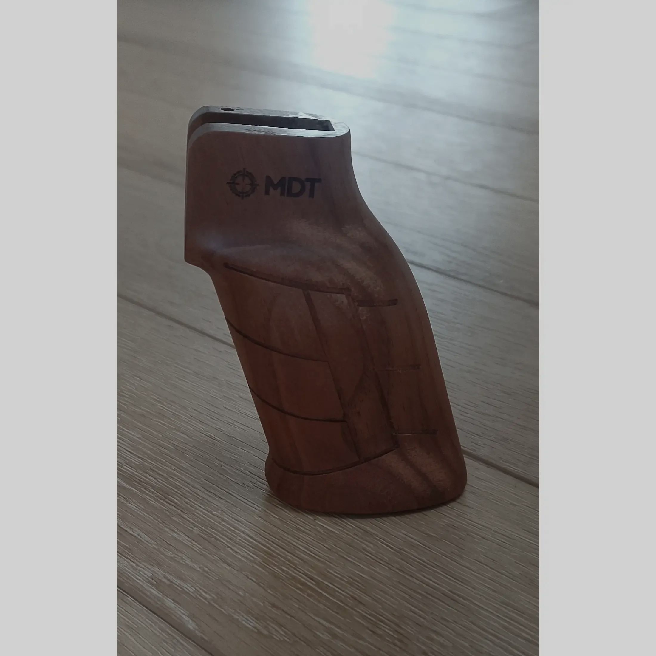 MDT Pistol Grip Wood / Holz-Pistolengriff Walnuss (AR15 Schnittstelle) – wie neu
